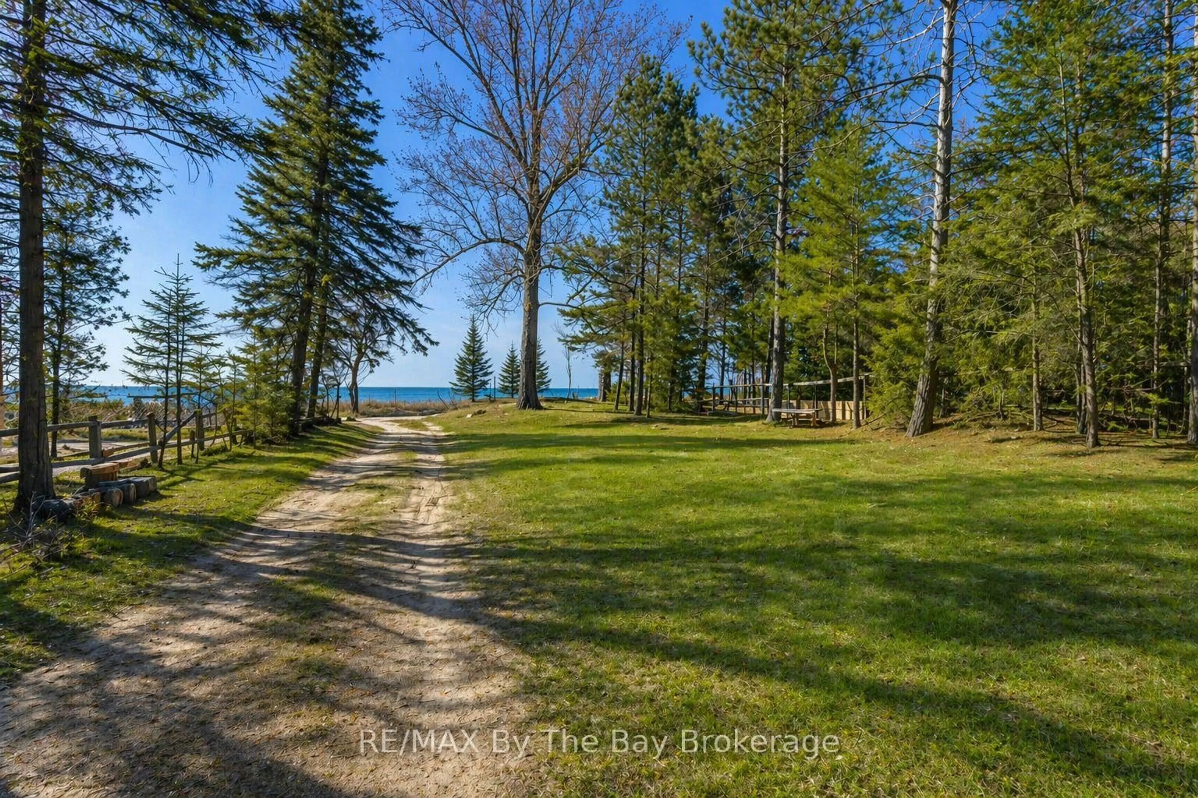 A pic from outside/outdoor area/front of a property/back of a property/a pic from drone, water/lake/river/ocean view for 278 Coastline Dr, Wasaga Beach Ontario L9Z 2M4