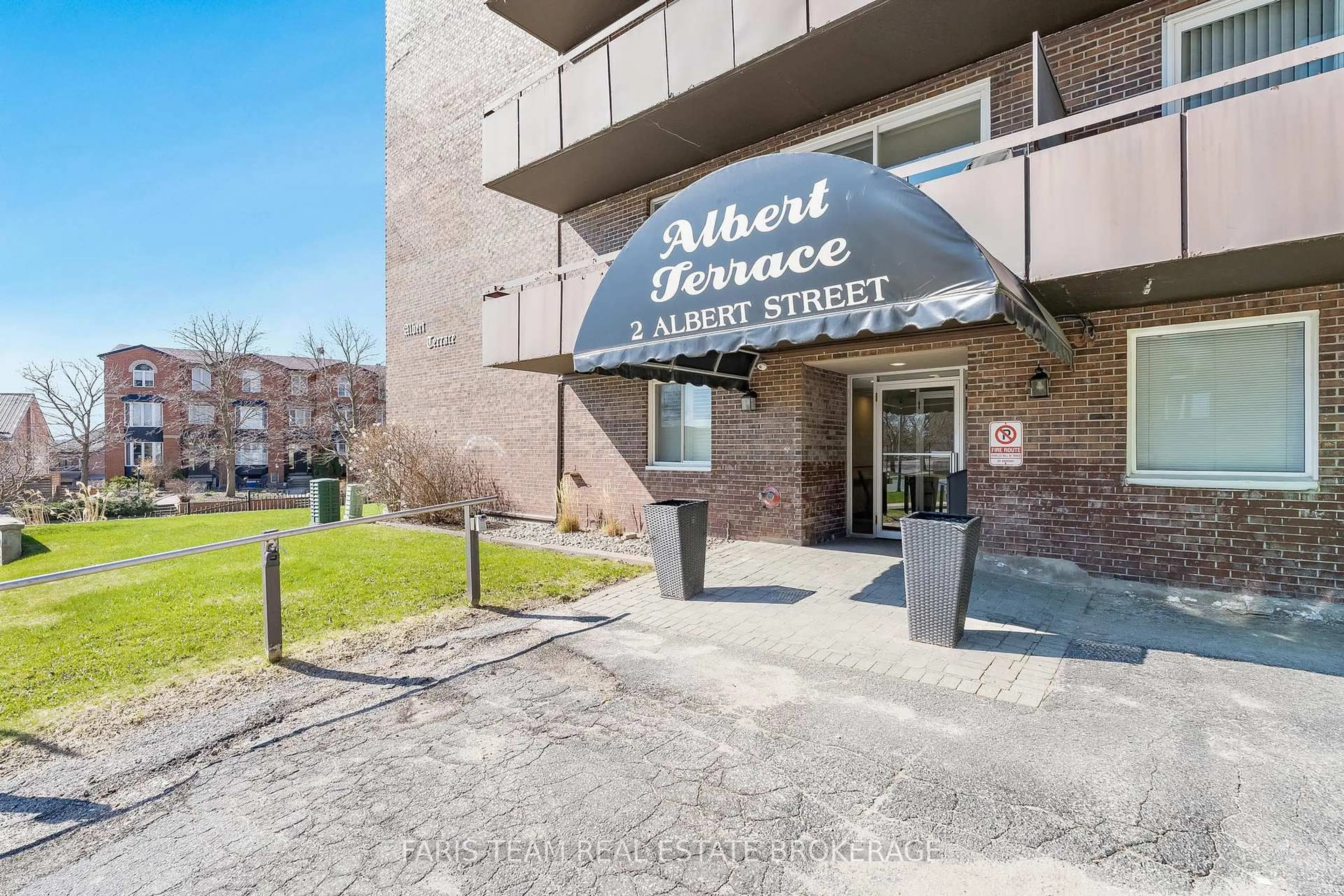 Indoor foyer for 2 Albert St #48, Barrie Ontario L4M 3S4