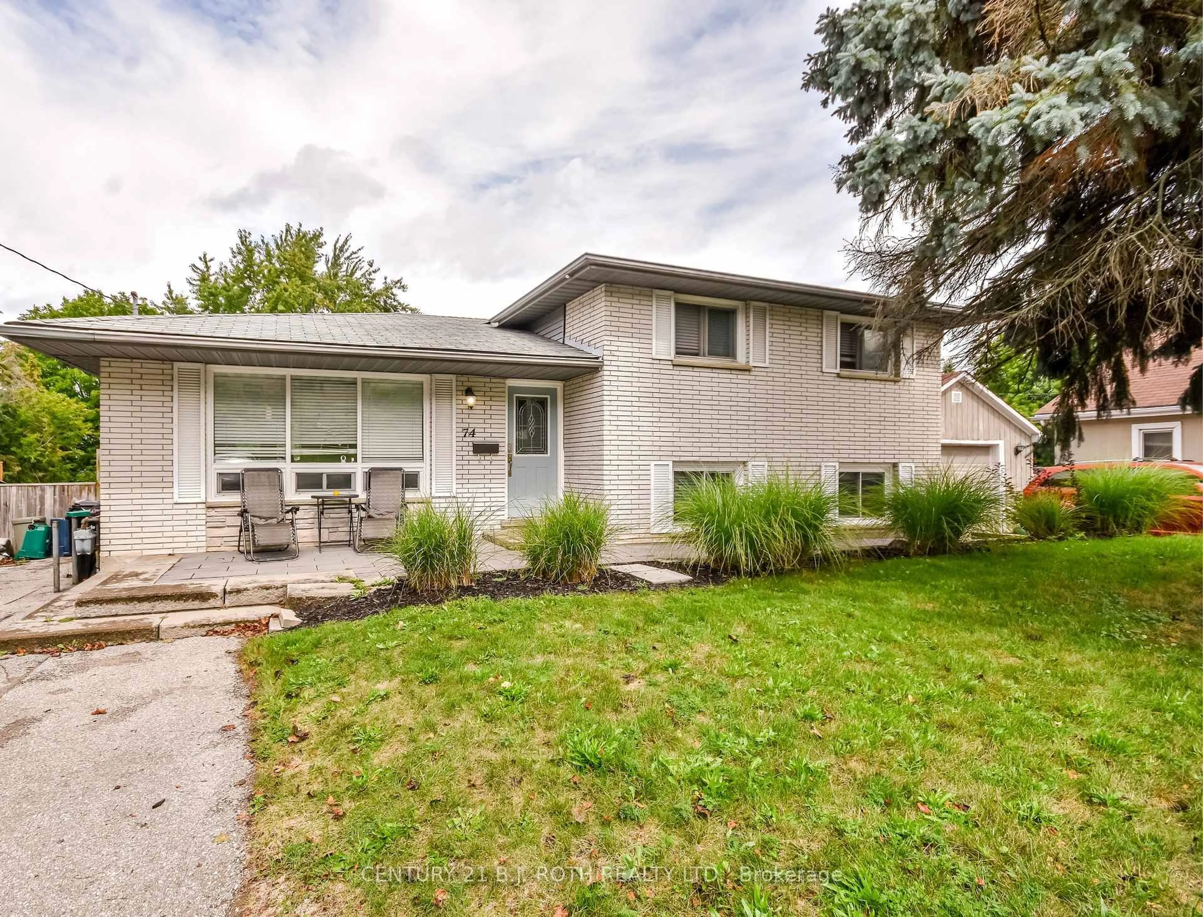 Home with vinyl exterior material, street for 74 Baldwin Lane, Barrie Ontario L4N 2W3