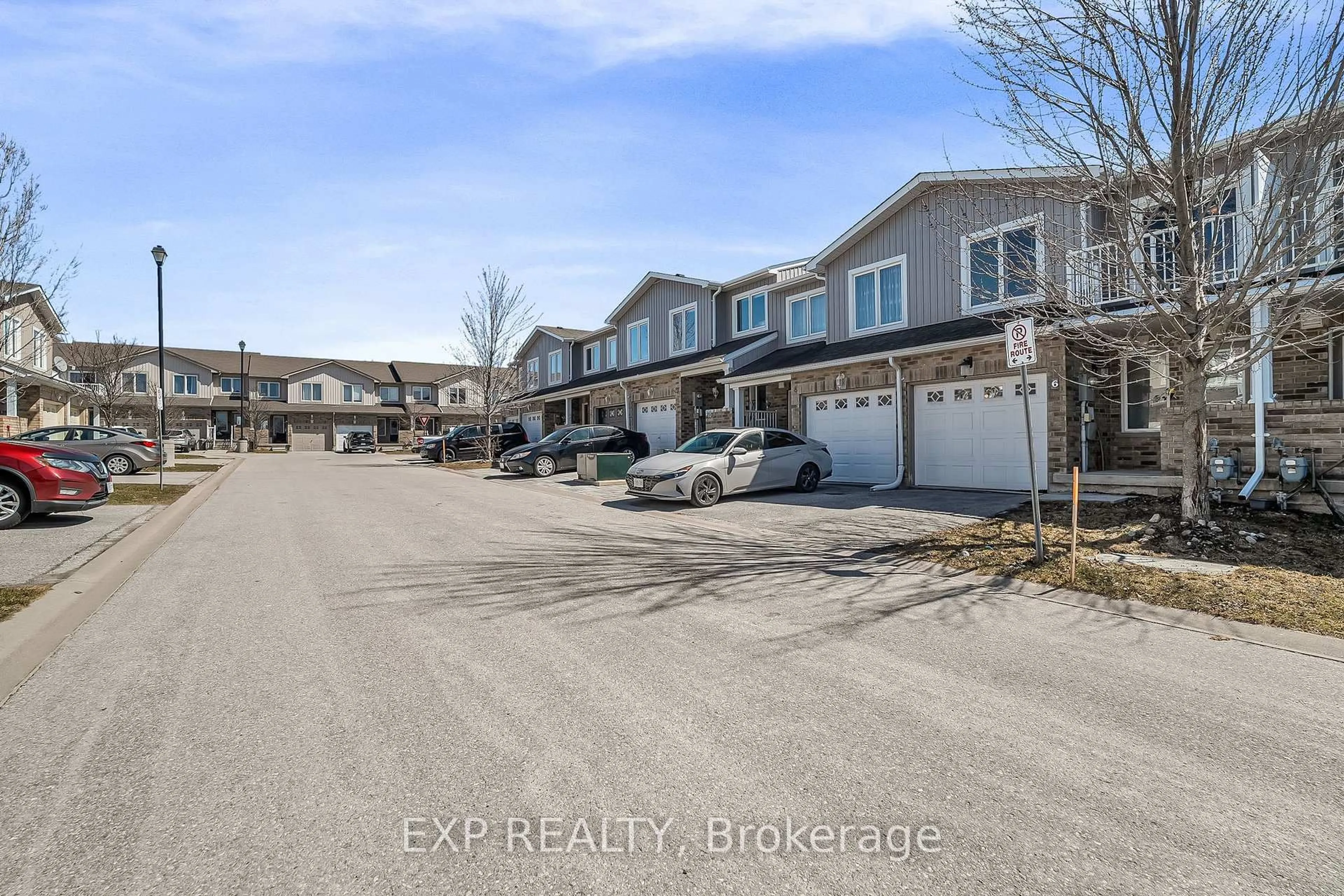 A pic from outside/outdoor area/front of a property/back of a property/a pic from drone, street for 75 Prince William Way #6, Barrie Ontario L4M 0A1