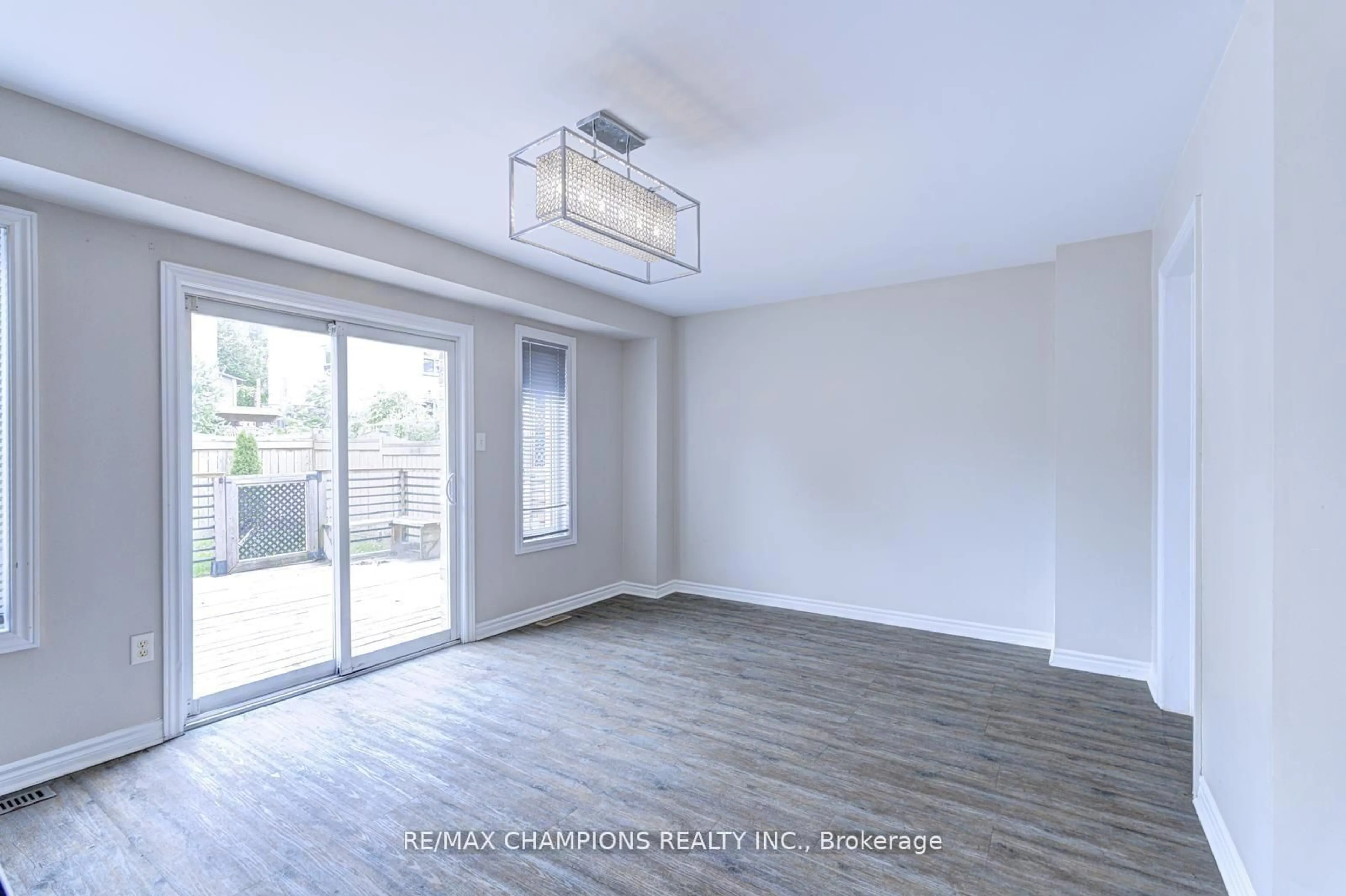 A pic of a room for 20 Bell St, Barrie Ontario L4N 0J2