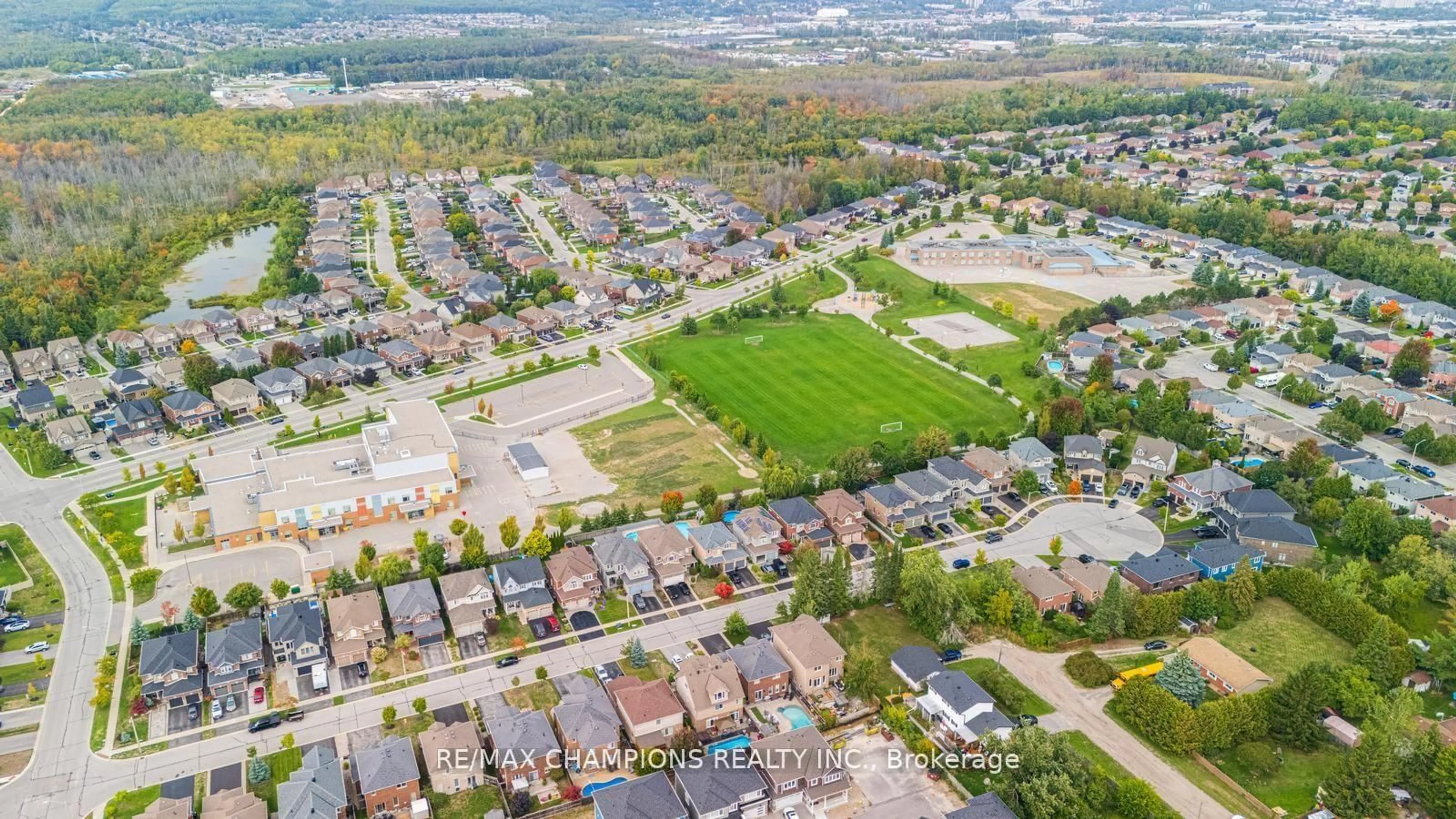 A pic from outside/outdoor area/front of a property/back of a property/a pic from drone, street for 20 Bell St, Barrie Ontario L4N 0J2
