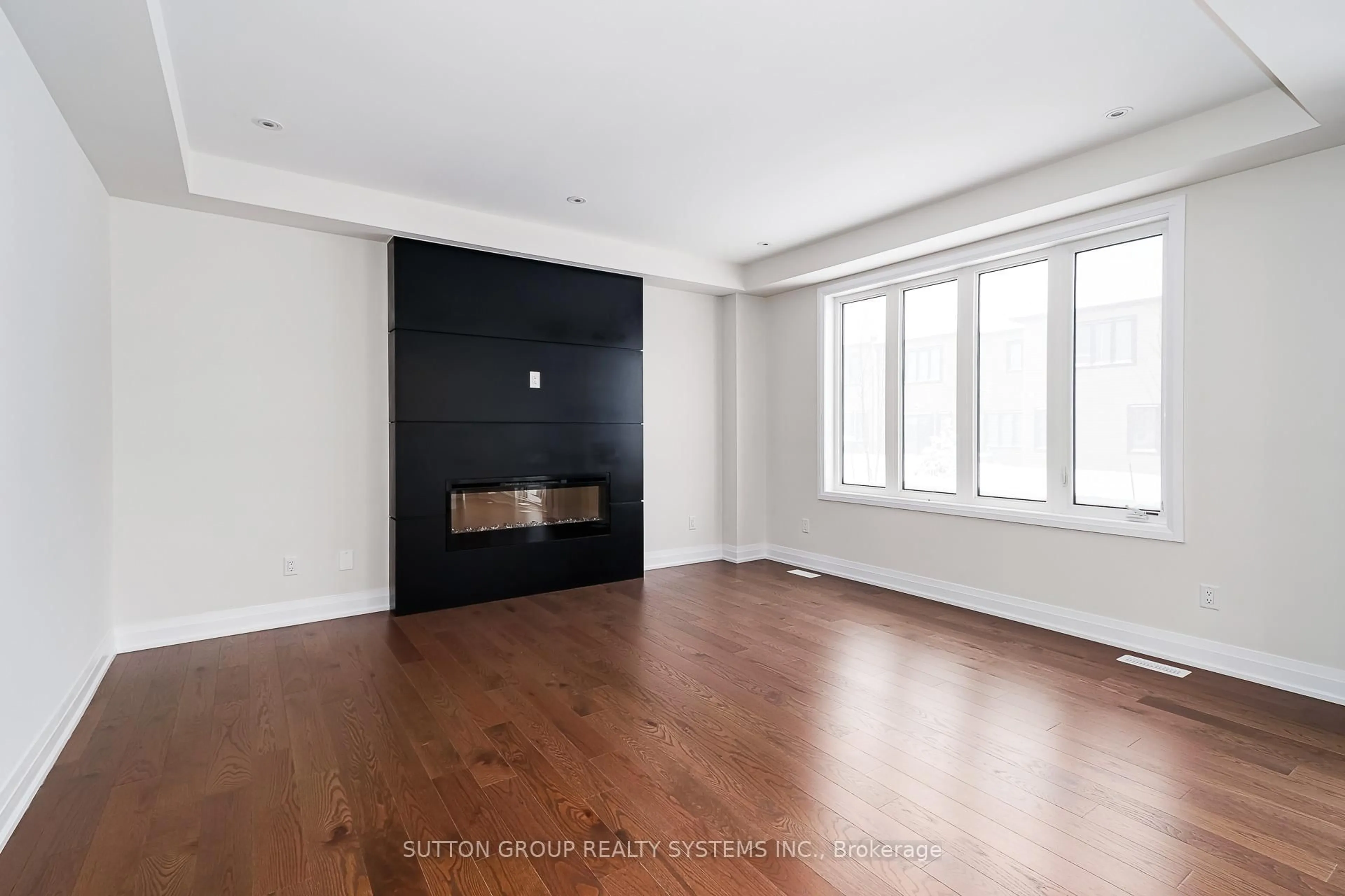 Living room with furniture, wood/laminate floor for 13 Sun Valley Ave, Wasaga Beach Ontario L9Z 0N6