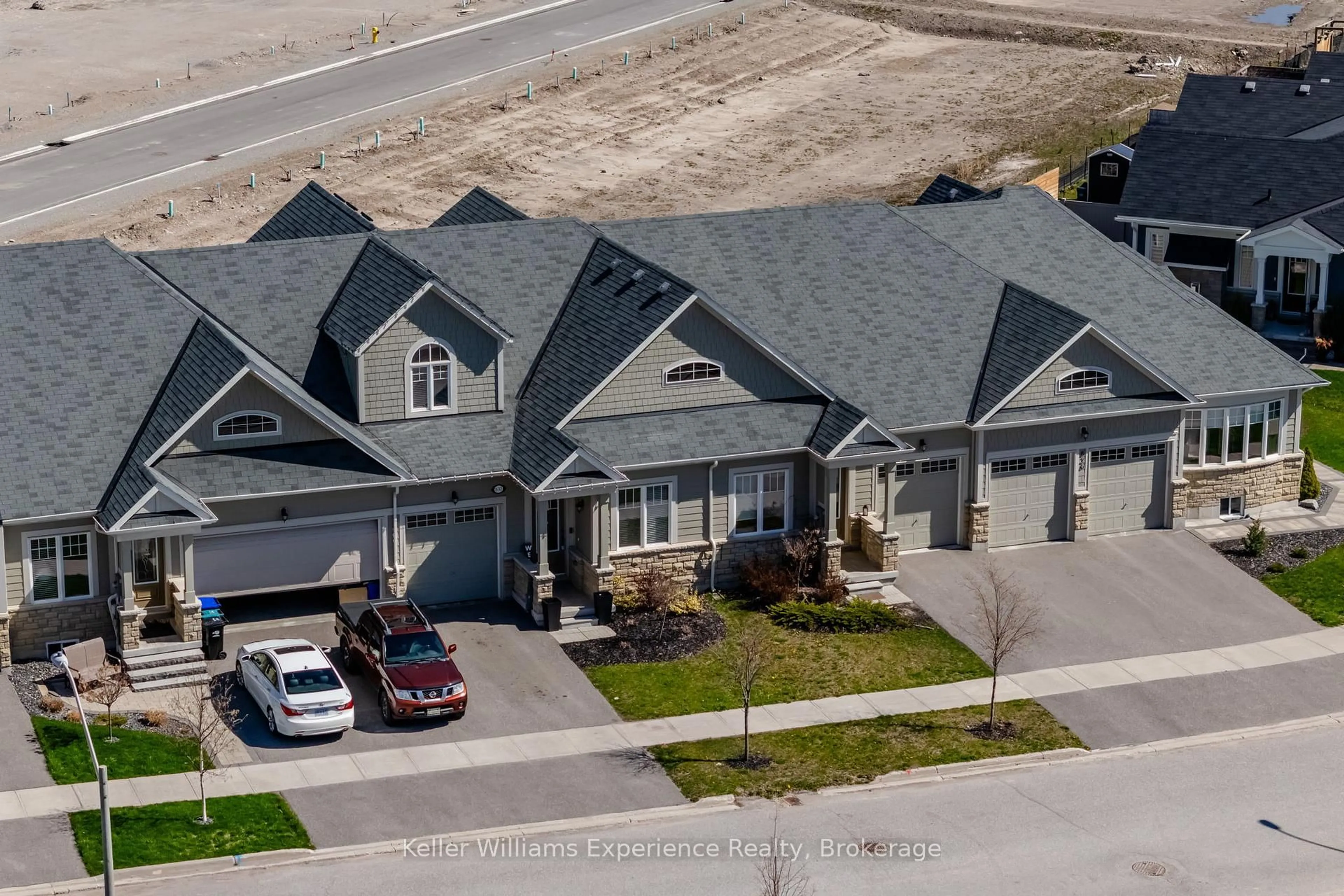 A pic from outside/outdoor area/front of a property/back of a property/a pic from drone, street for 630 Bayport Blvd, Midland Ontario L4R 0G4