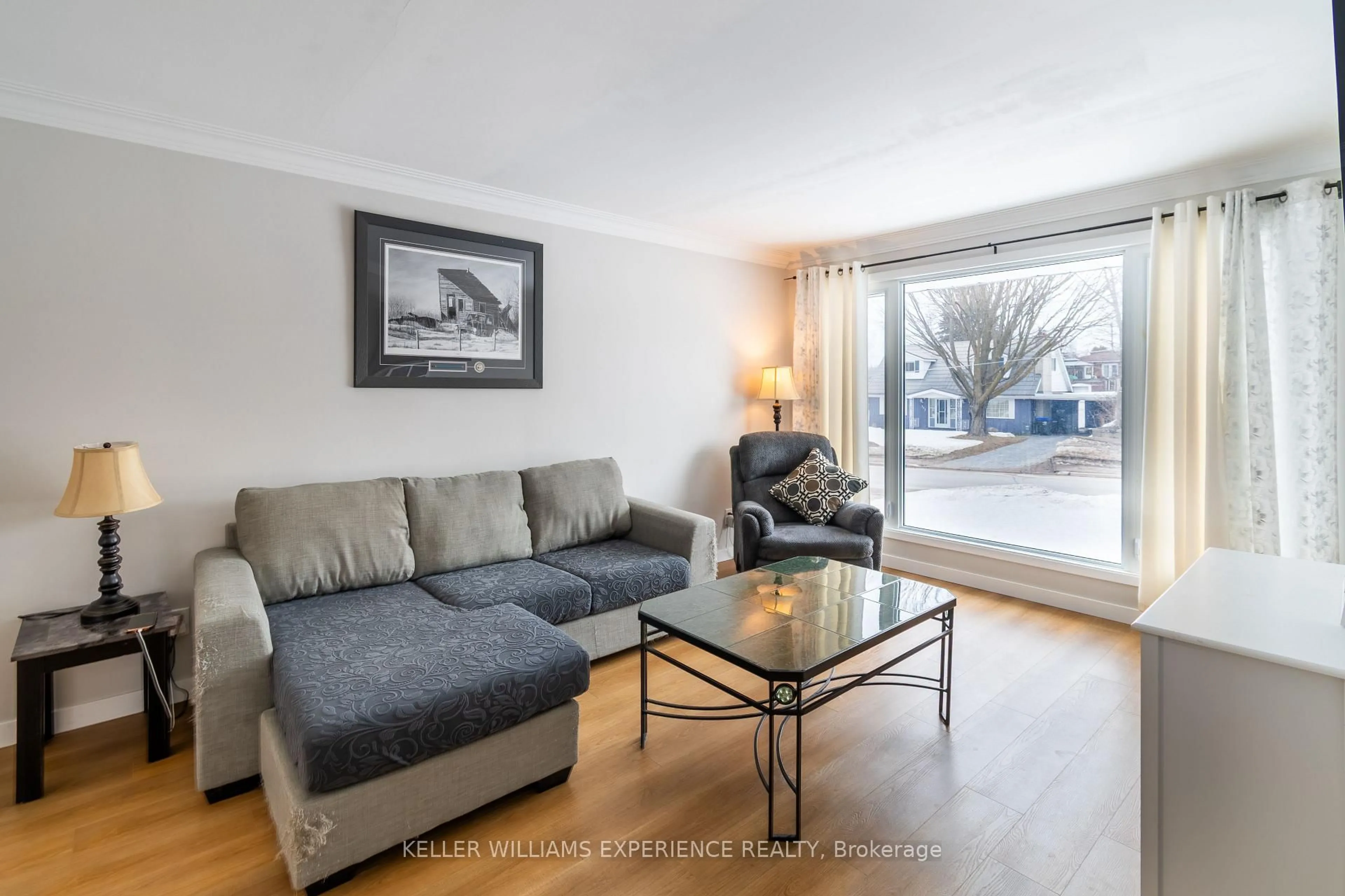 Living room with furniture, wood/laminate floor for 588 Manly St, Midland Ontario L4R 3G3