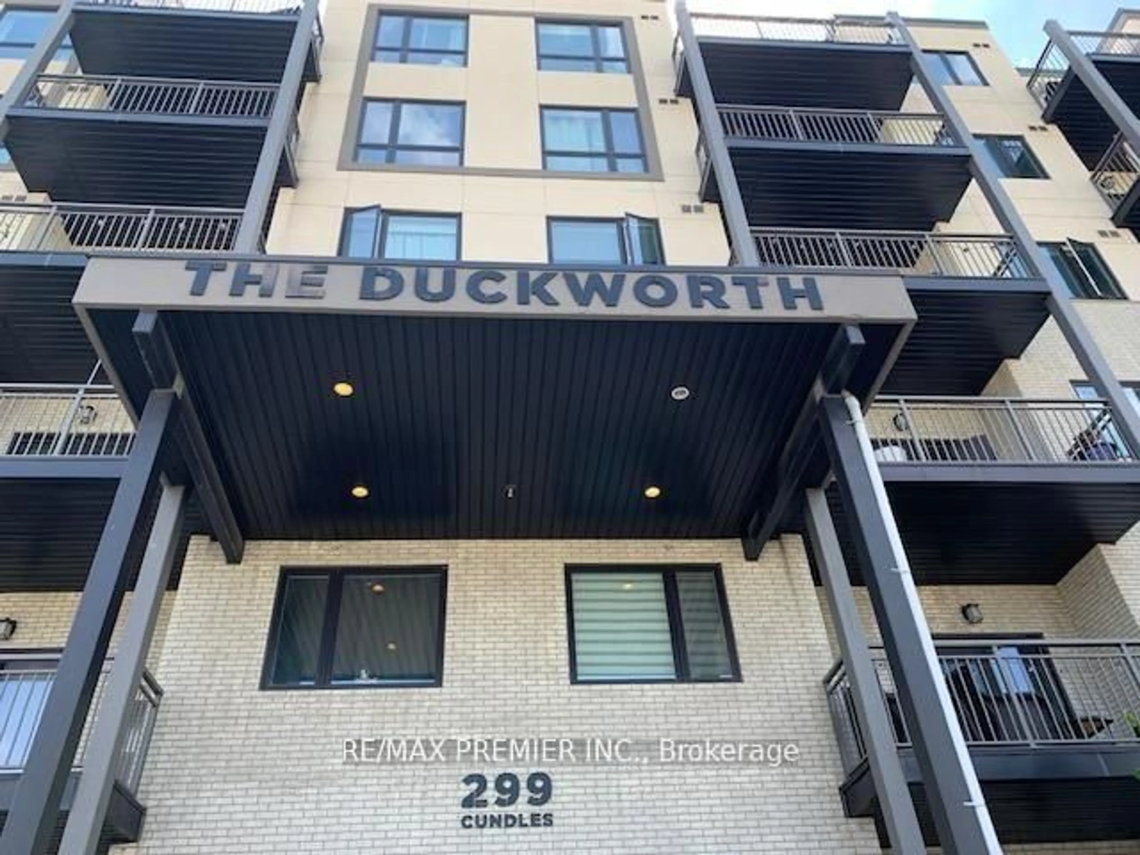 Home with brick exterior material, building for 299 Cundles Rd #110, Barrie Ontario L4M 5J7