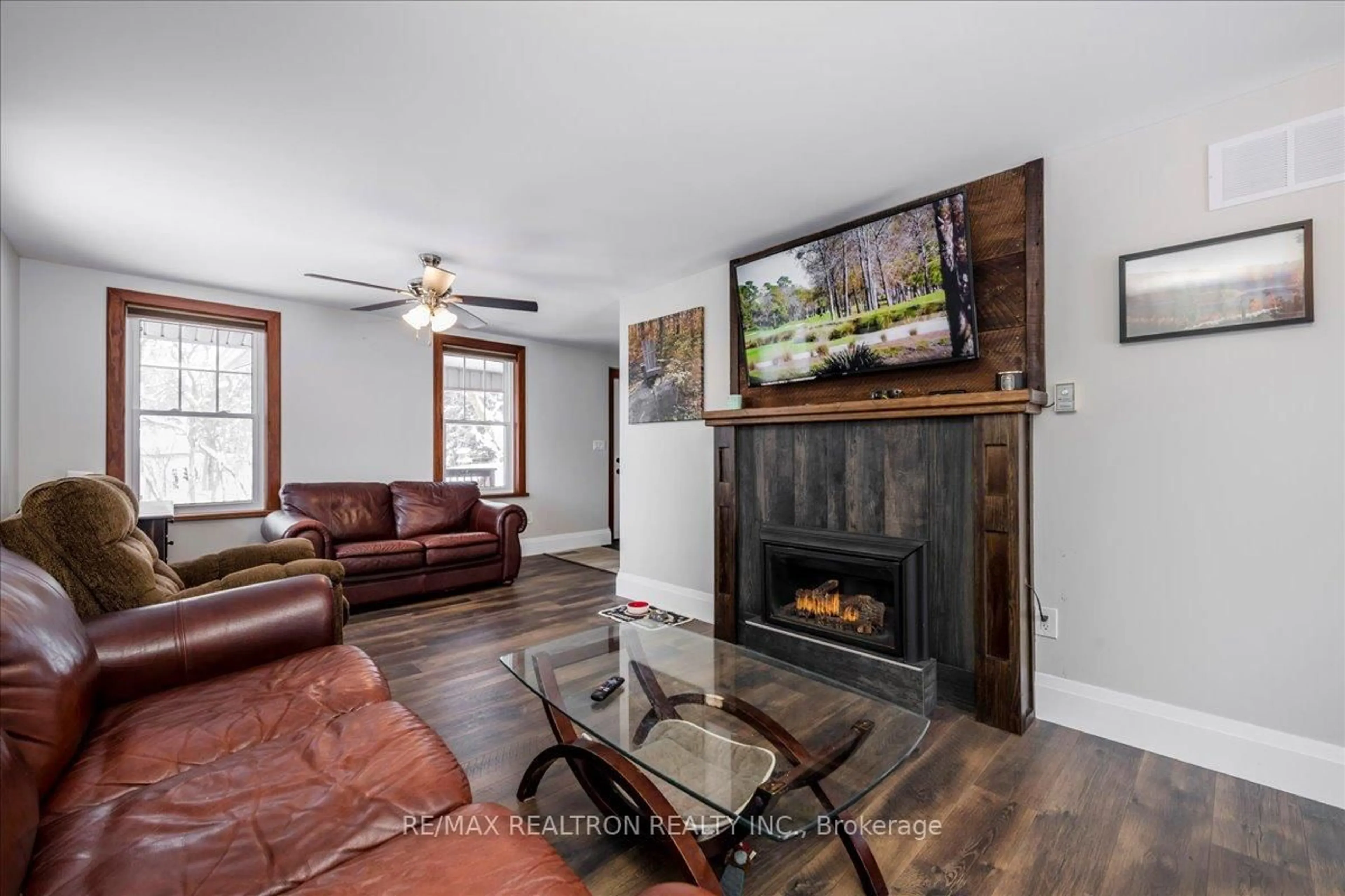 Living room with furniture, unknown for 685 7 Line, Oro-Medonte Ontario L0L 0A7