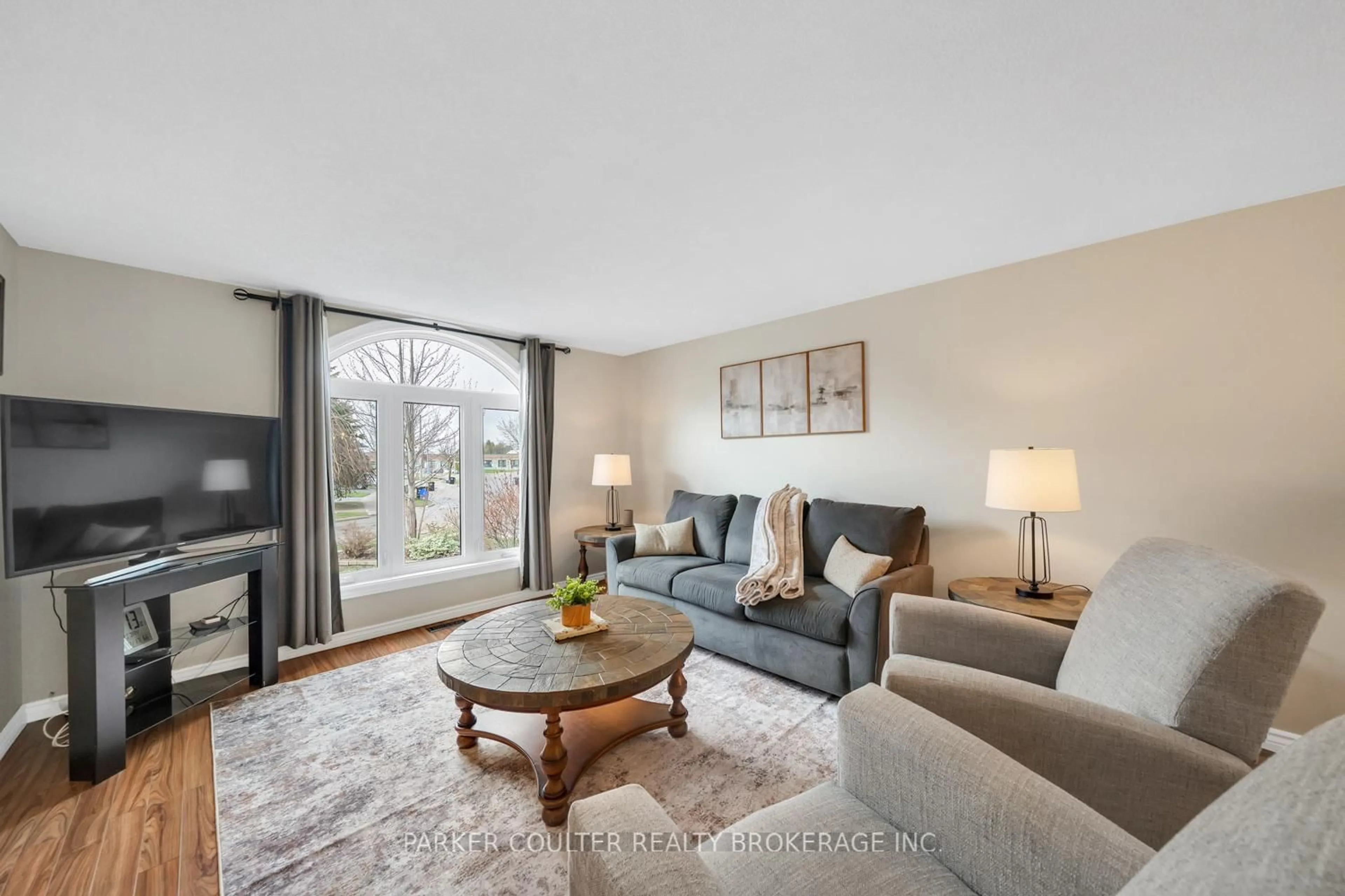 Living room with furniture, unknown for 2 Waddington Cres, Barrie Ontario L4N 8C8