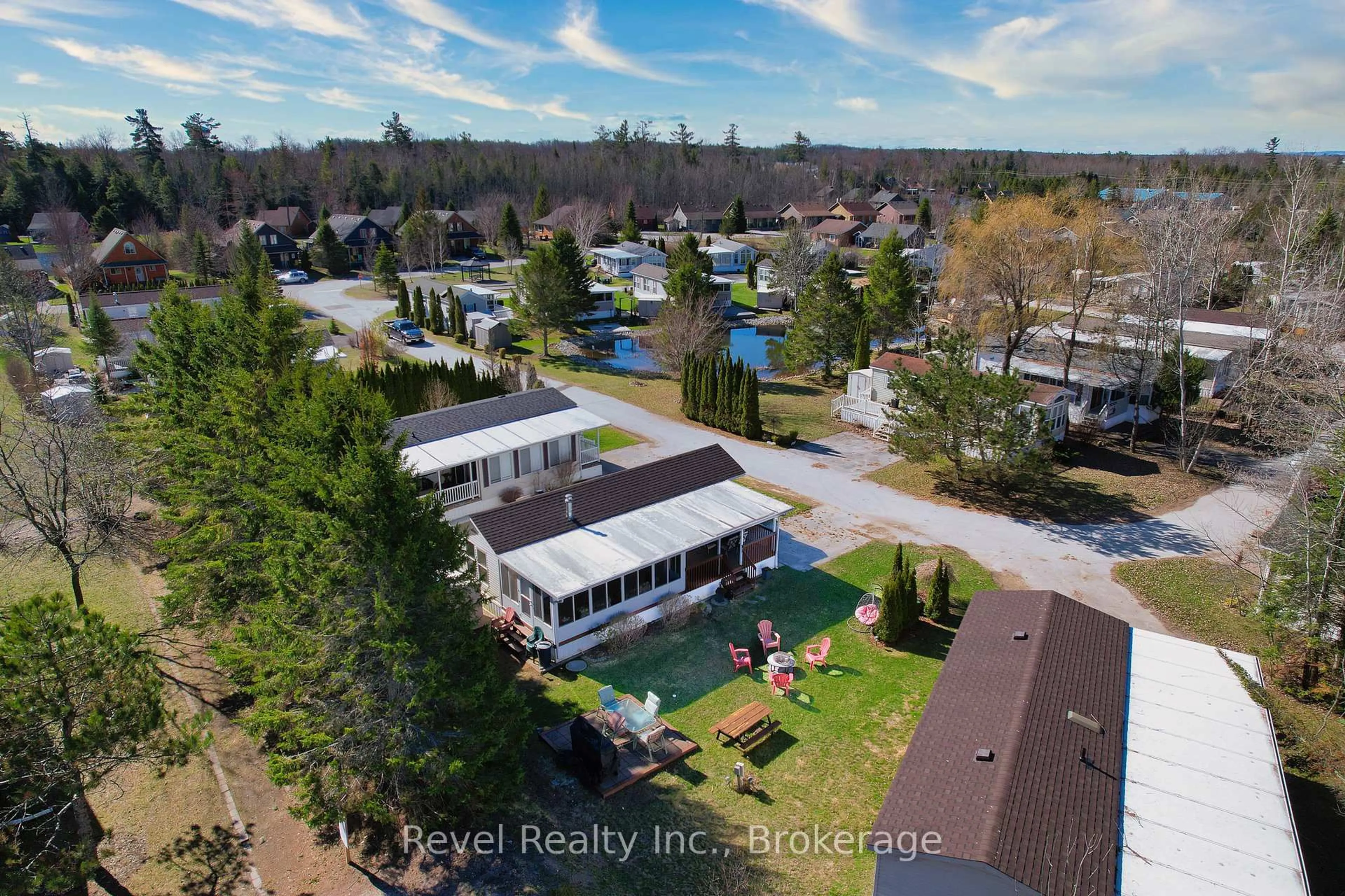 A pic from outside/outdoor area/front of a property/back of a property/a pic from drone, water/lake/river/ocean view for 30 Huron Circ, Wasaga Beach Ontario L9Z 1X7