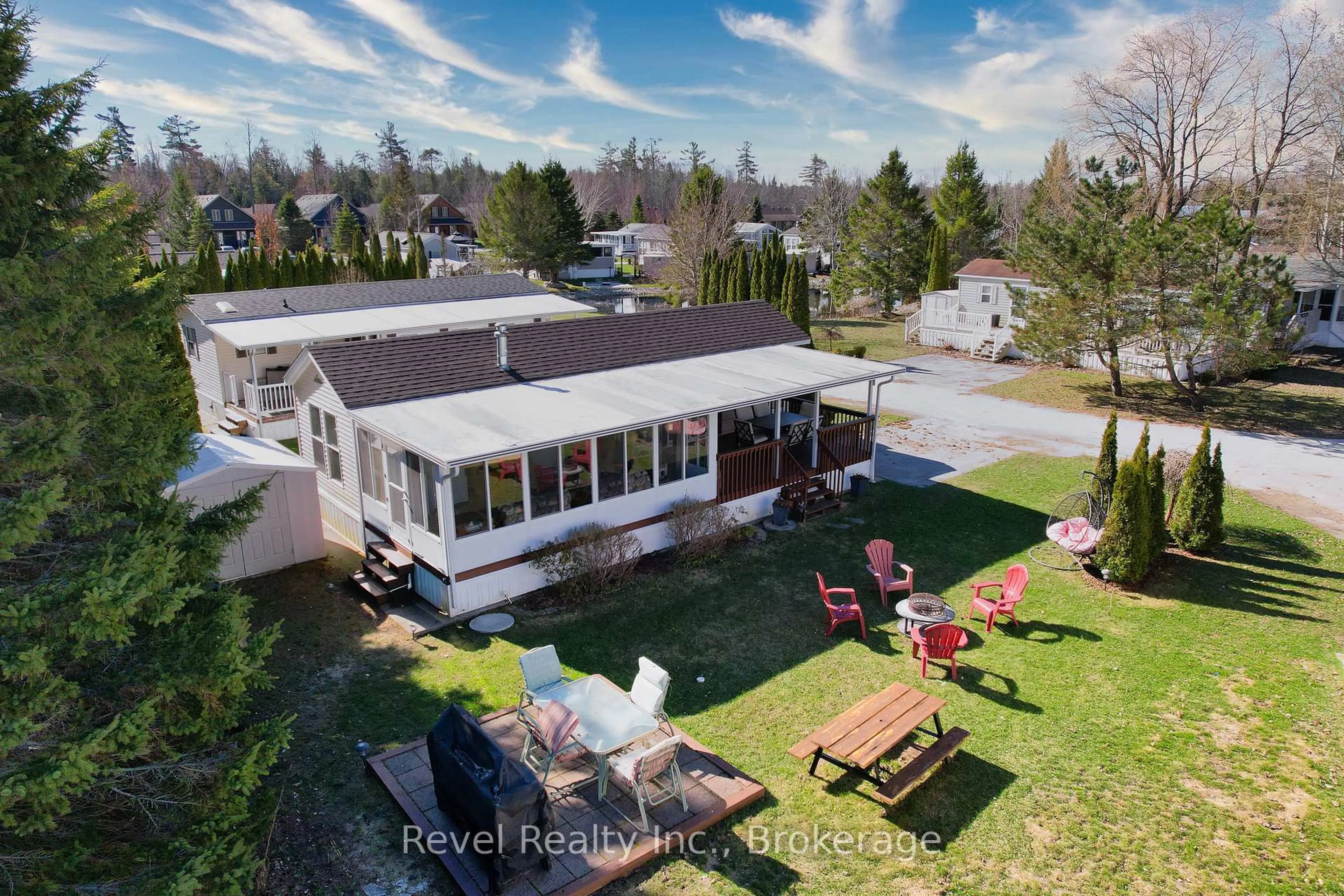 A pic from outside/outdoor area/front of a property/back of a property/a pic from drone, unknown for 30 Huron Circ, Wasaga Beach Ontario L9Z 1X7