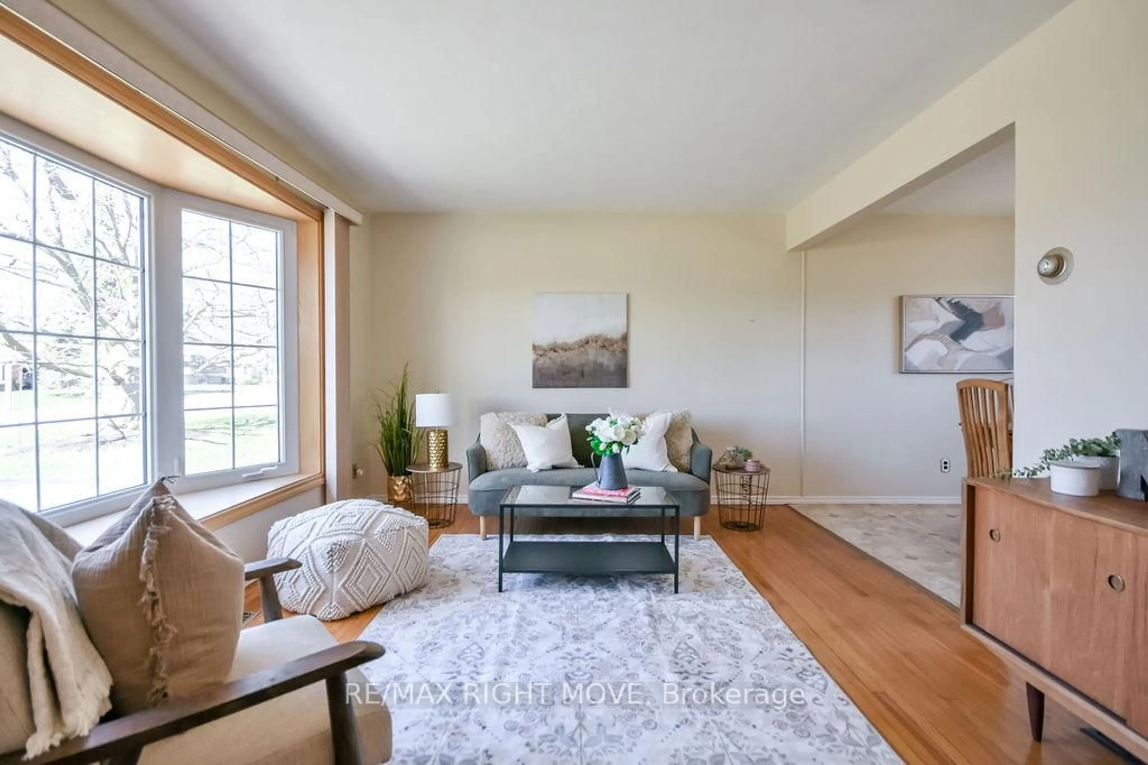 Living room with furniture, wood/laminate floor for 323 Collins Dr, Orillia Ontario L3V 1E5