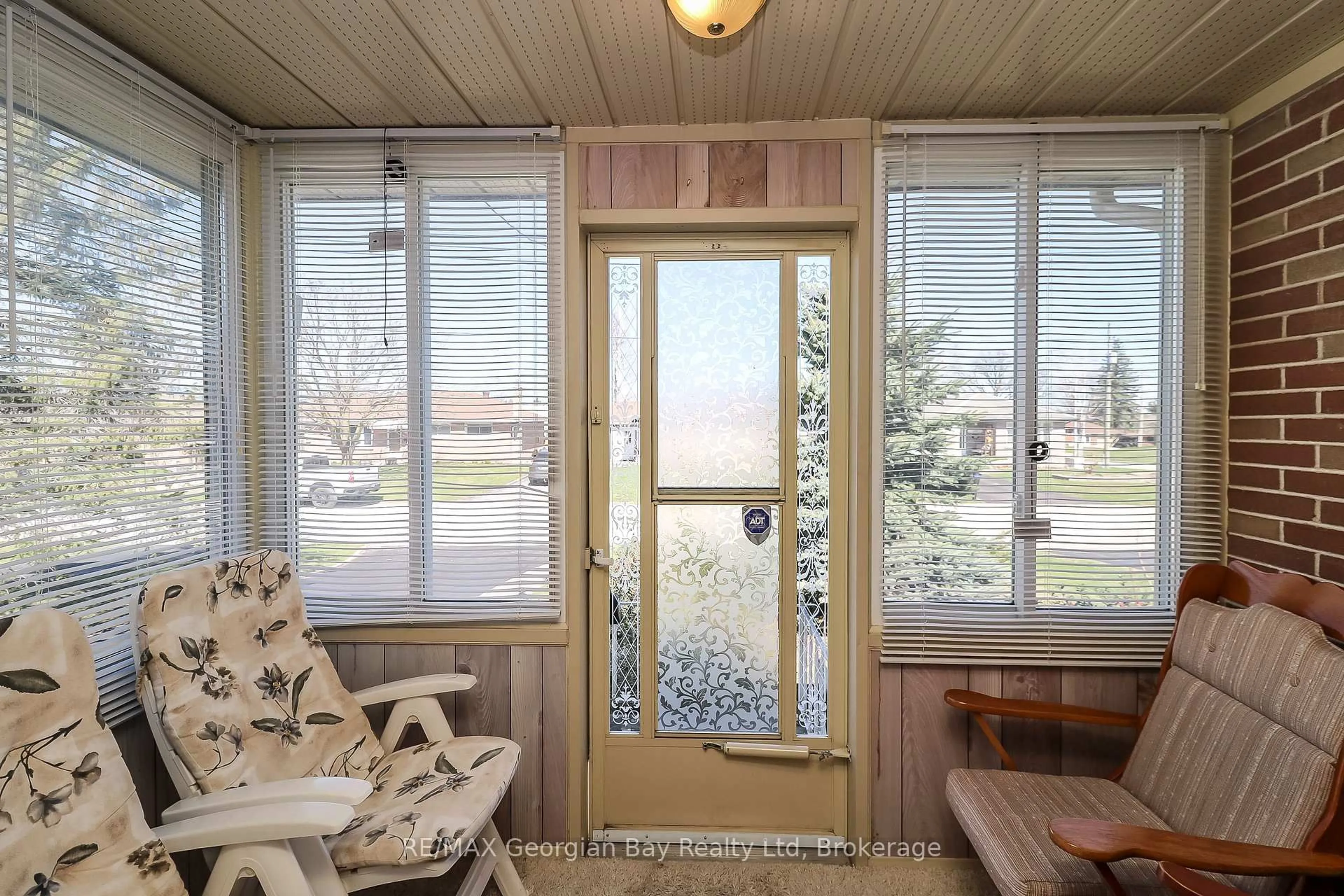 Unknown for 287 John St, Midland Ontario L4R 2J6