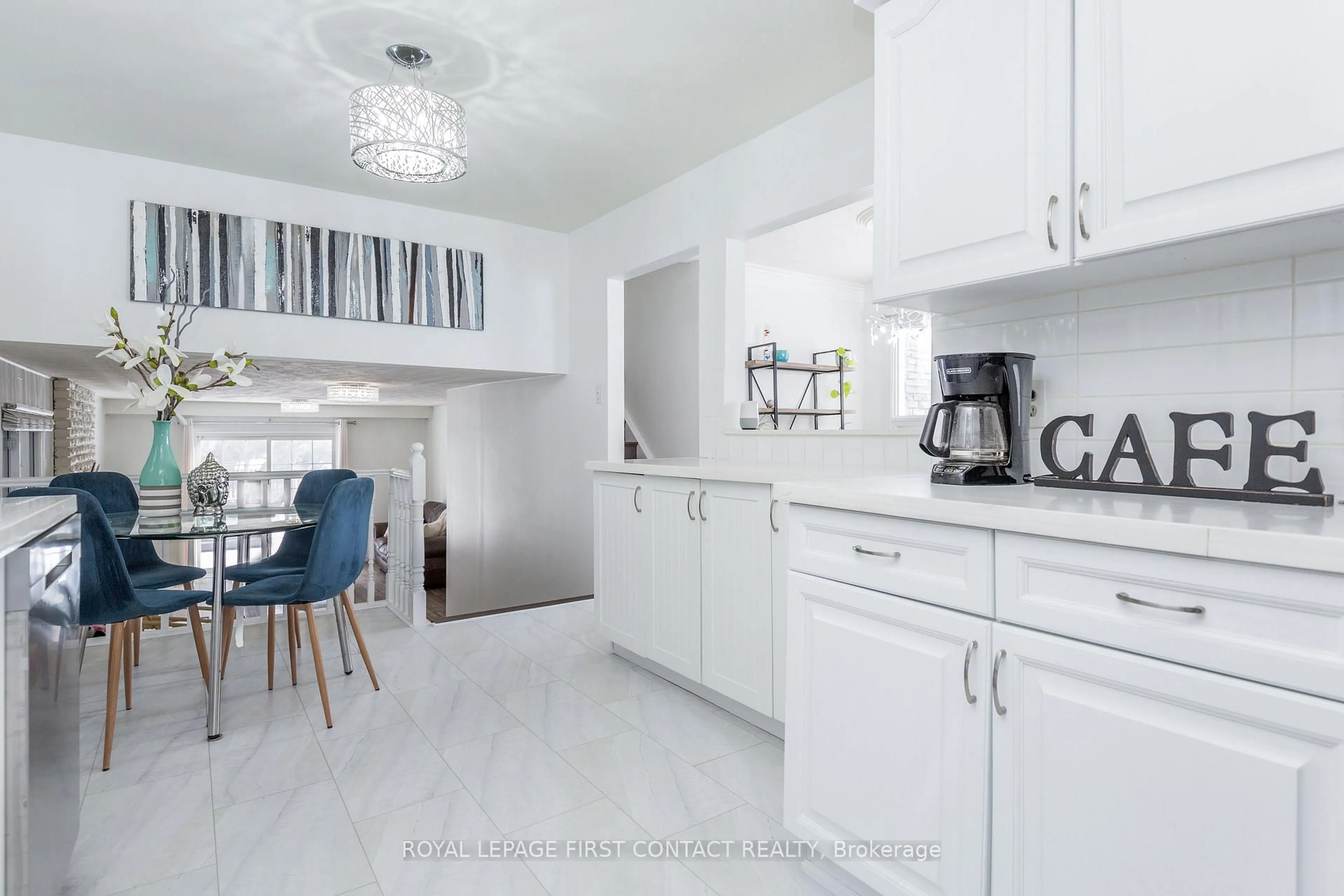 Open concept kitchen, ceramic/tile floor for 3 Oren Blvd, Barrie Ontario L4N 4T3