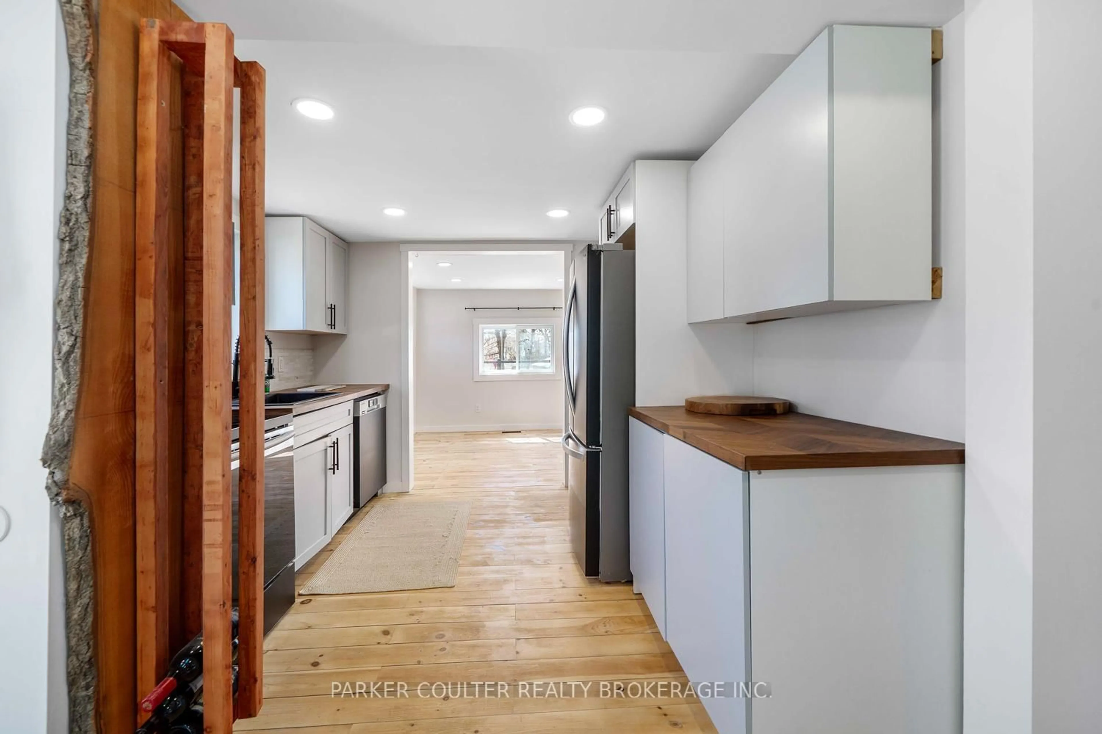 Unknown for 160 Duckworth St, Barrie Ontario L4M 3W4