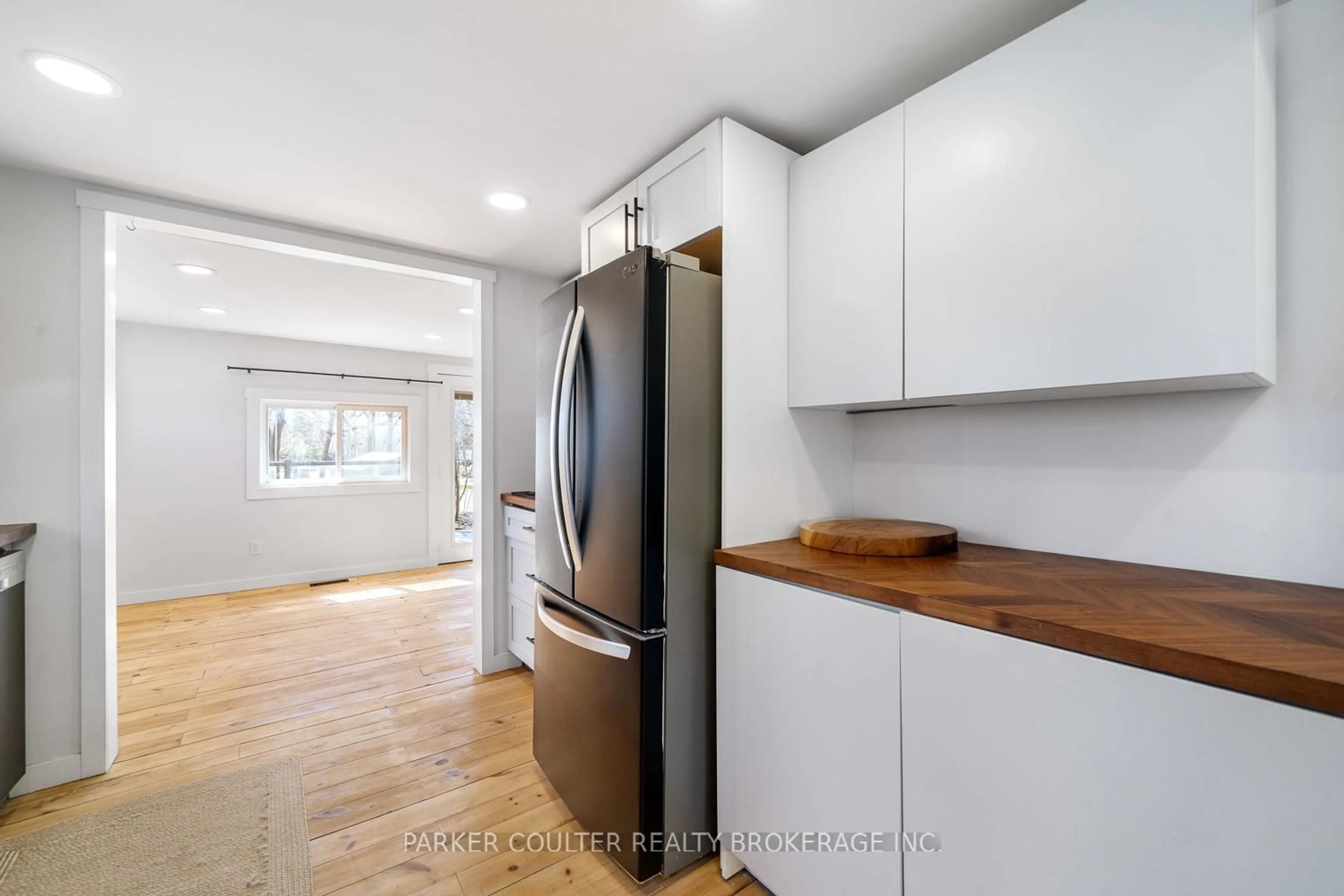 Unknown for 160 Duckworth St, Barrie Ontario L4M 3W4