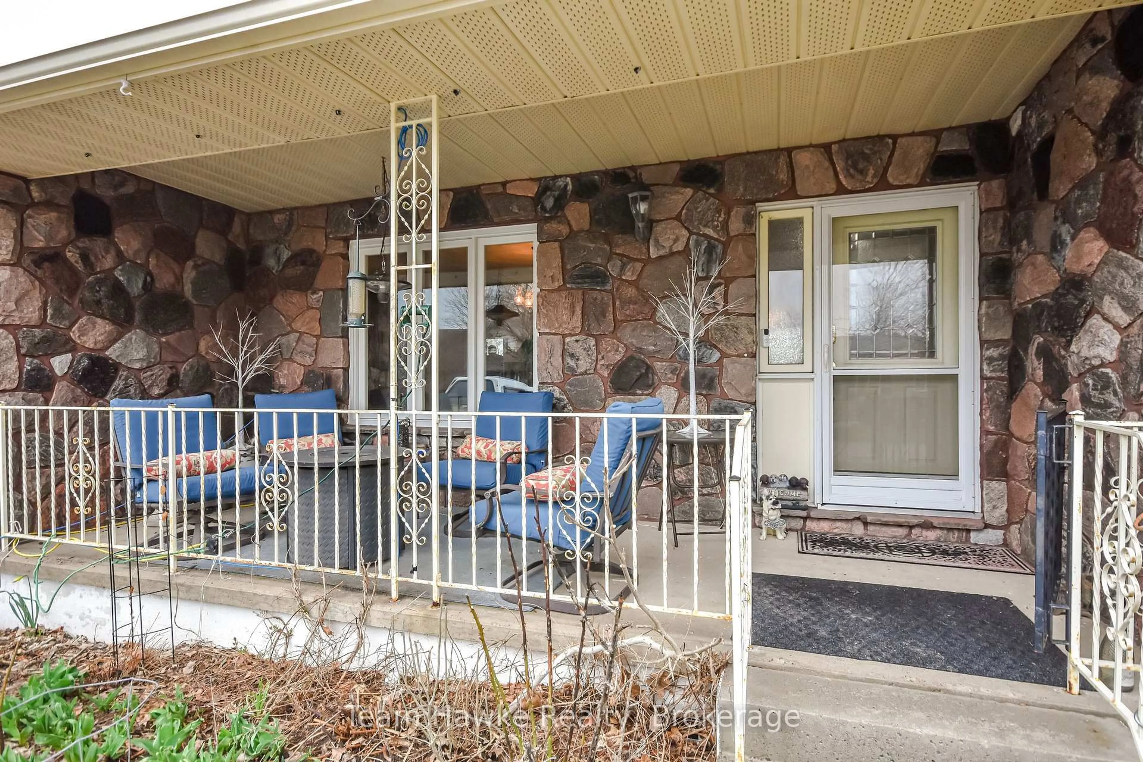 Patio, street for 35 Brule St, Penetanguishene Ontario L9M 1J1