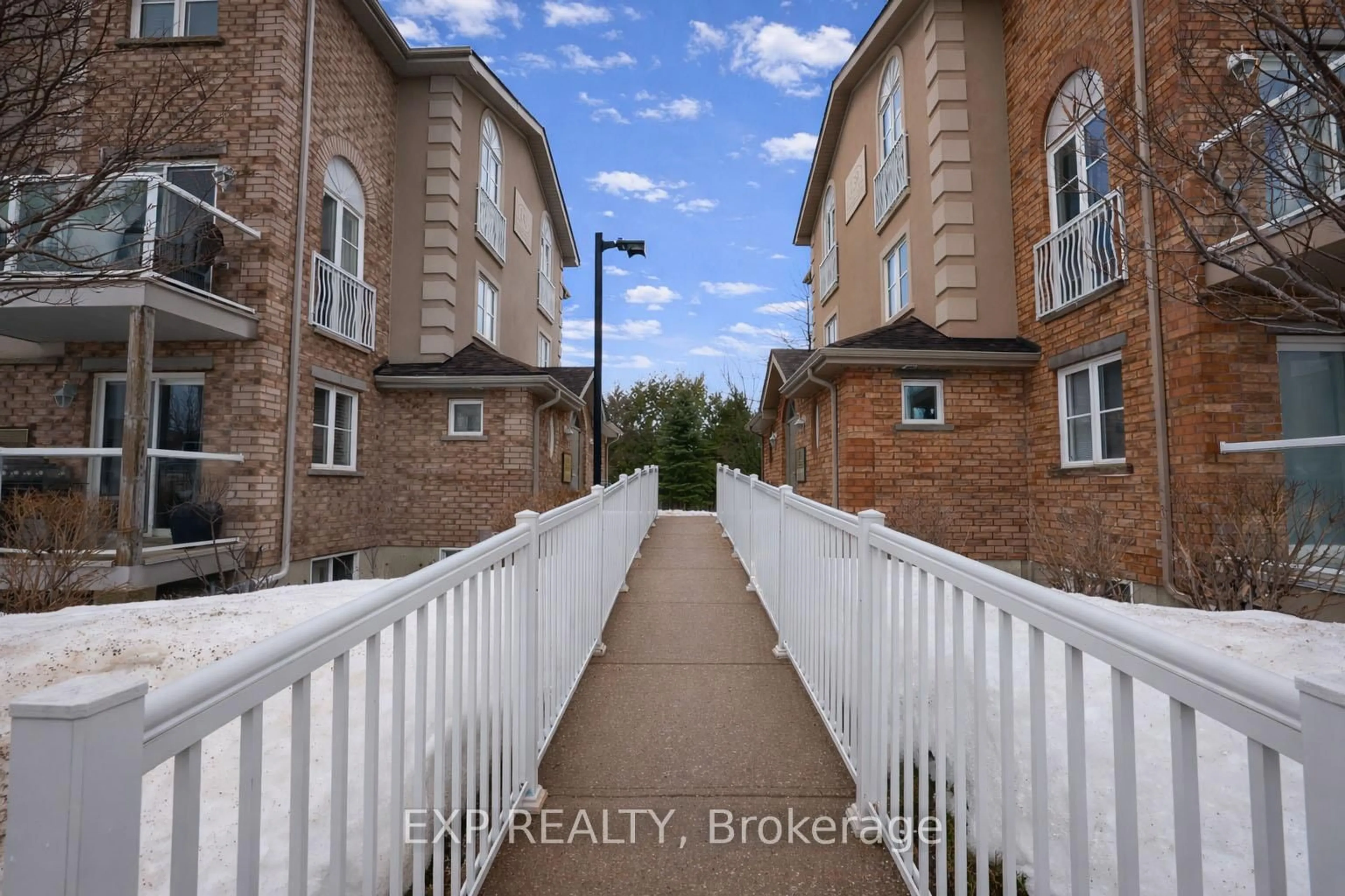 A pic from outside/outdoor area/front of a property/back of a property/a pic from drone, unknown for 141 Sydenham Wells #8, Barrie Ontario L4M 0H3