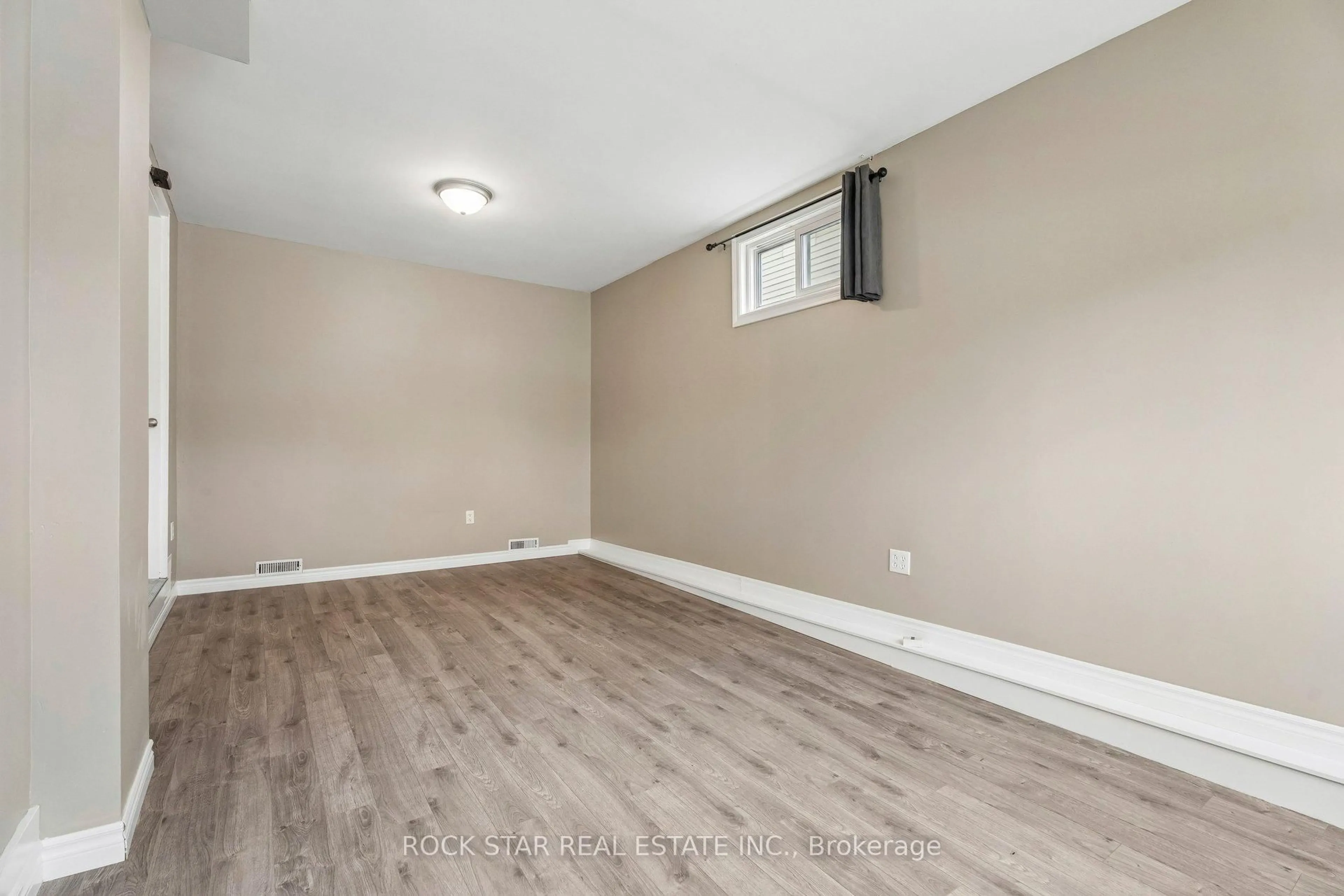 A pic of a room for 62 Corbett Dr, Barrie Ontario L4M 5V2