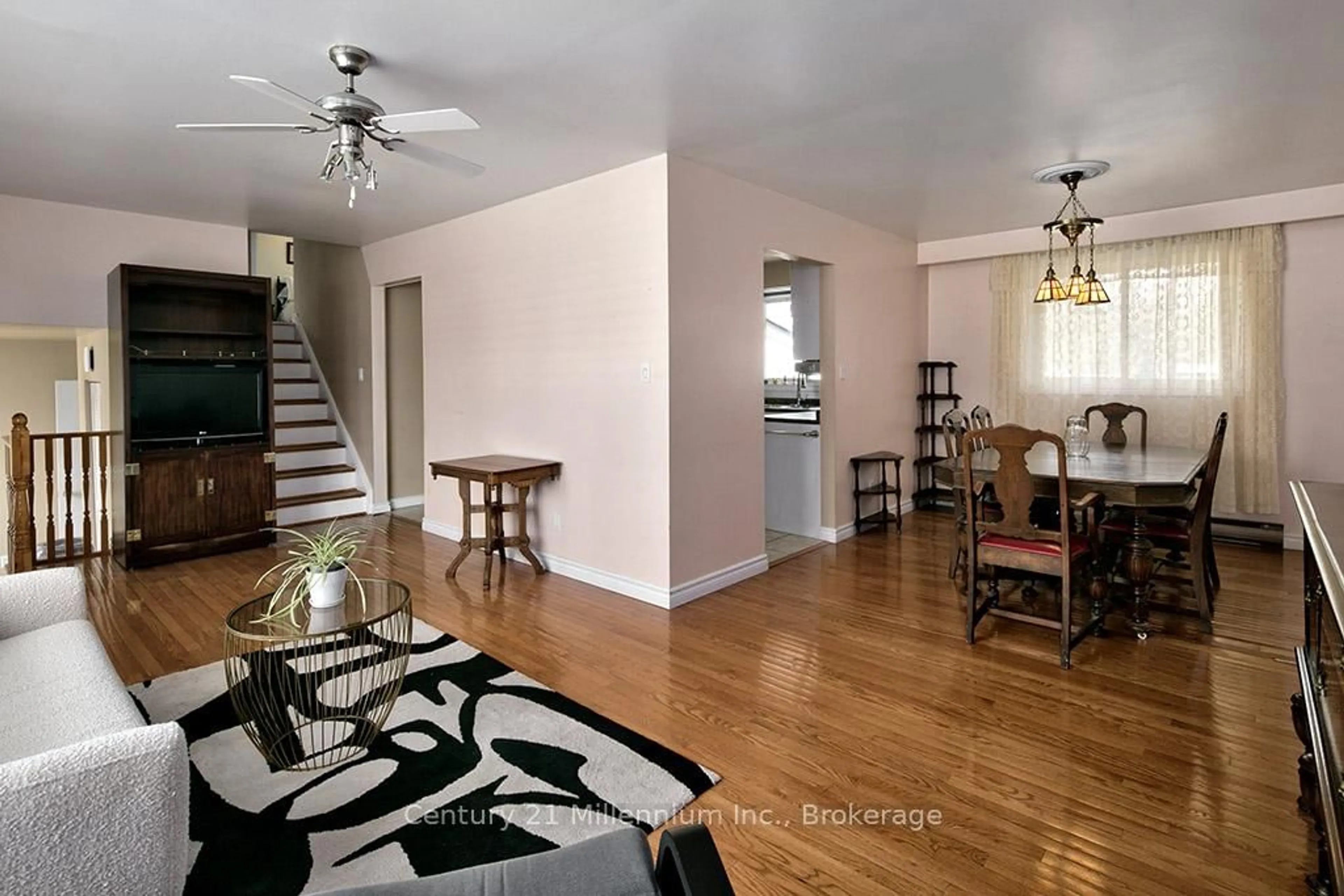 Living room with furniture, unknown for 555 Spruce St, Collingwood Ontario L9Y 3H9