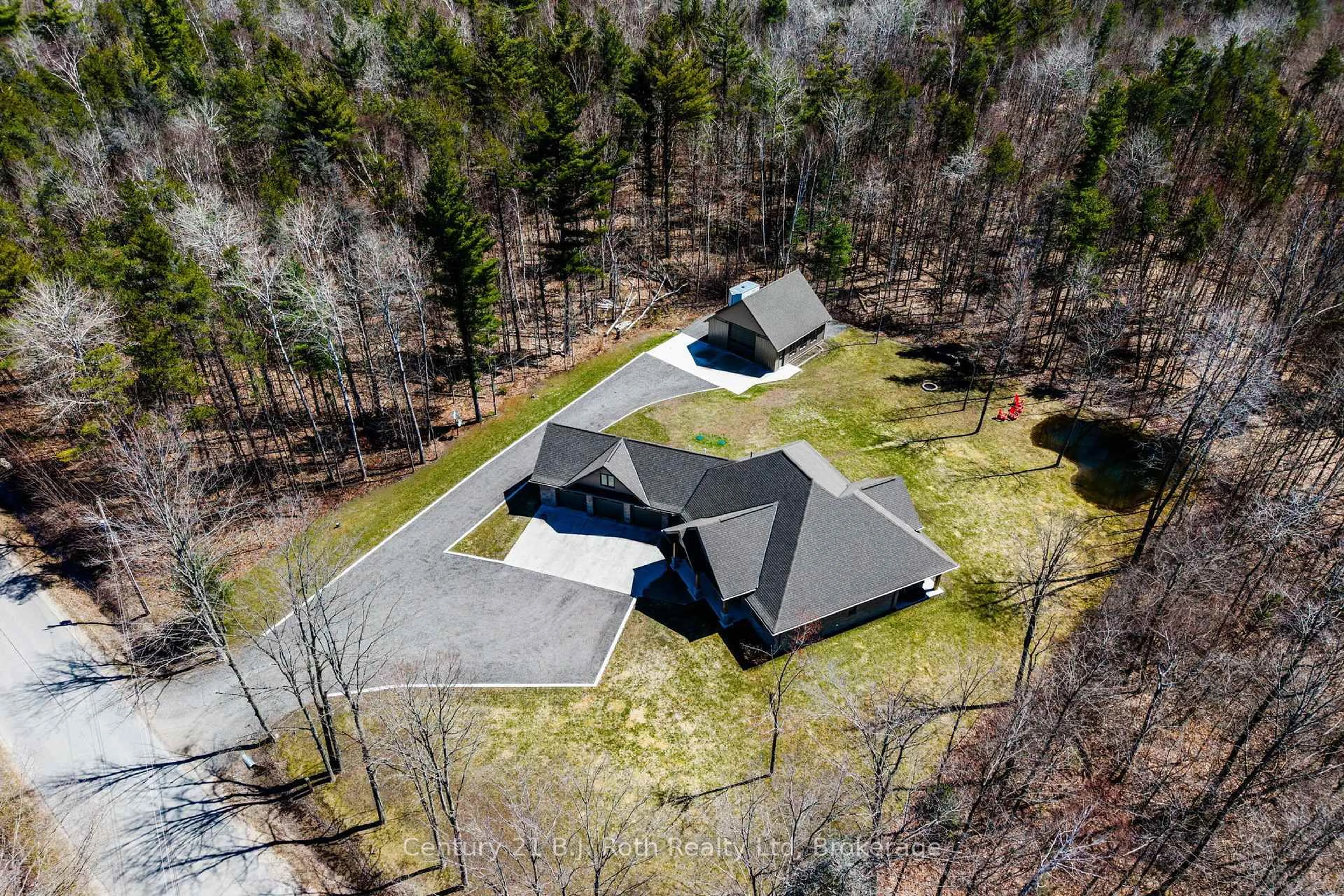 A pic from outside/outdoor area/front of a property/back of a property/a pic from drone, unknown for 291 8 Concession, Tiny Ontario L0L 2J0