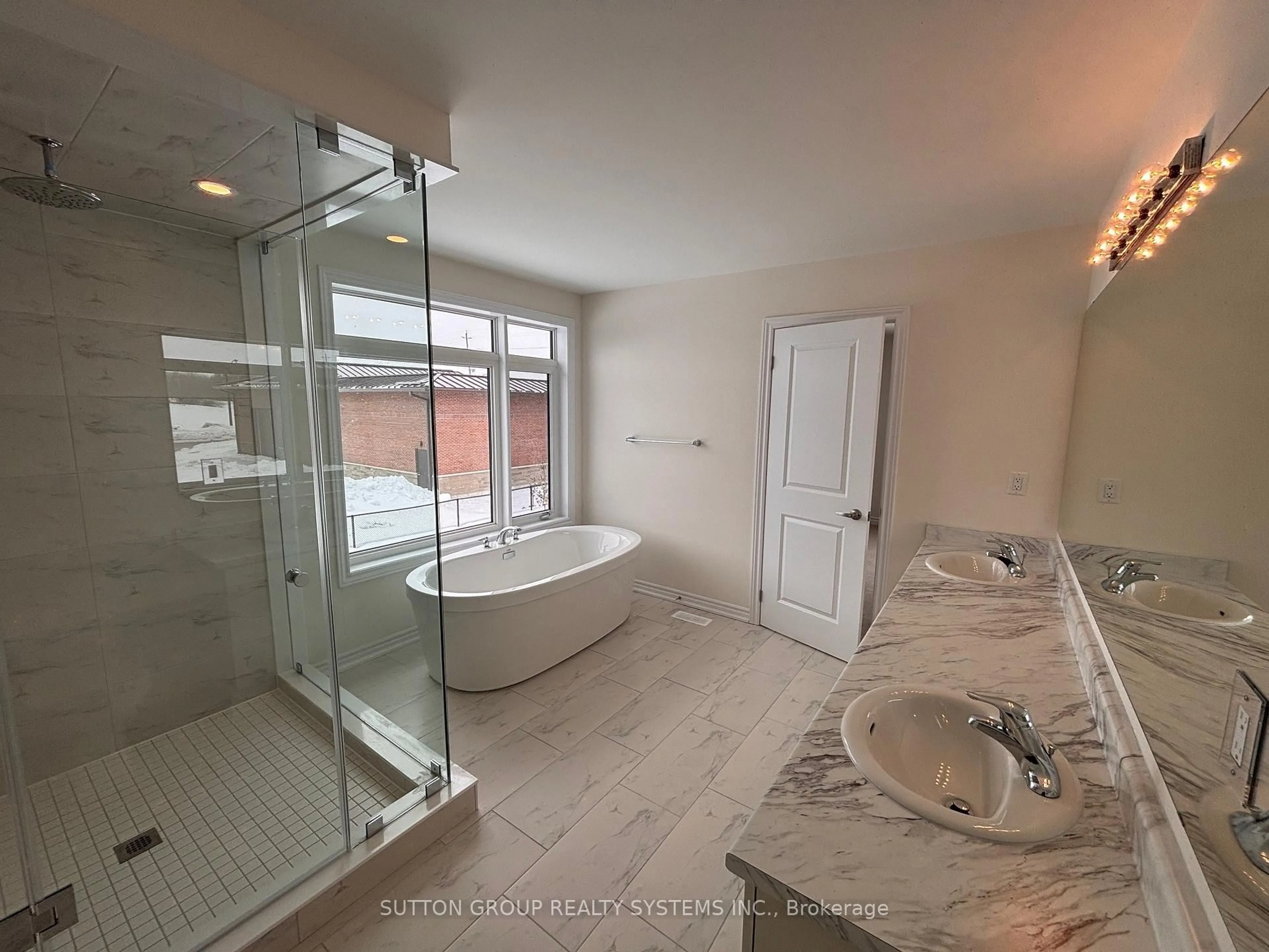 Contemporary bathroom, ceramic/tile floor for 24 Federica Cres, Wasaga Beach Ontario L9Z 0N5