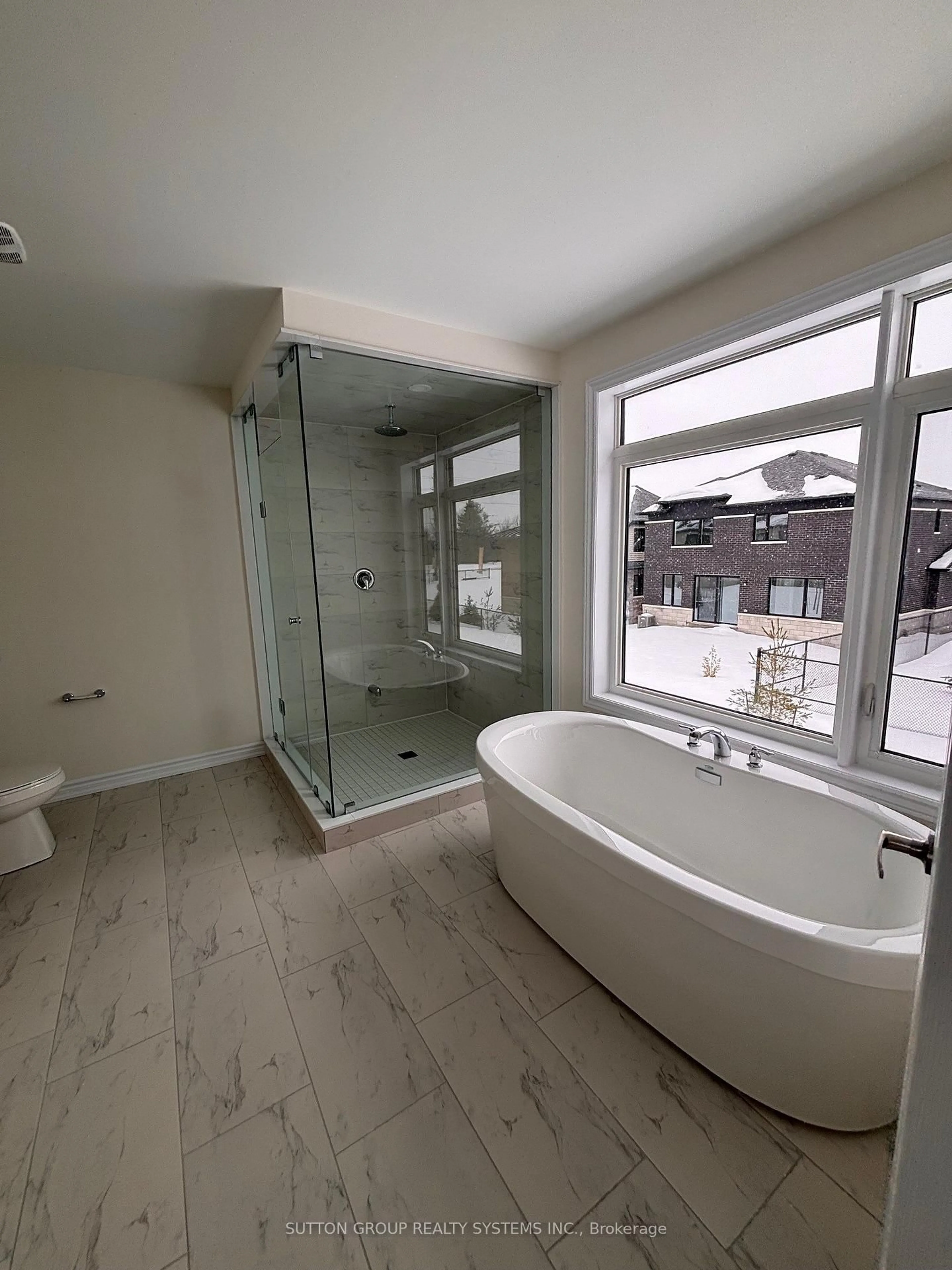 Contemporary bathroom, ceramic/tile floor for 24 Federica Cres, Wasaga Beach Ontario L9Z 0N5