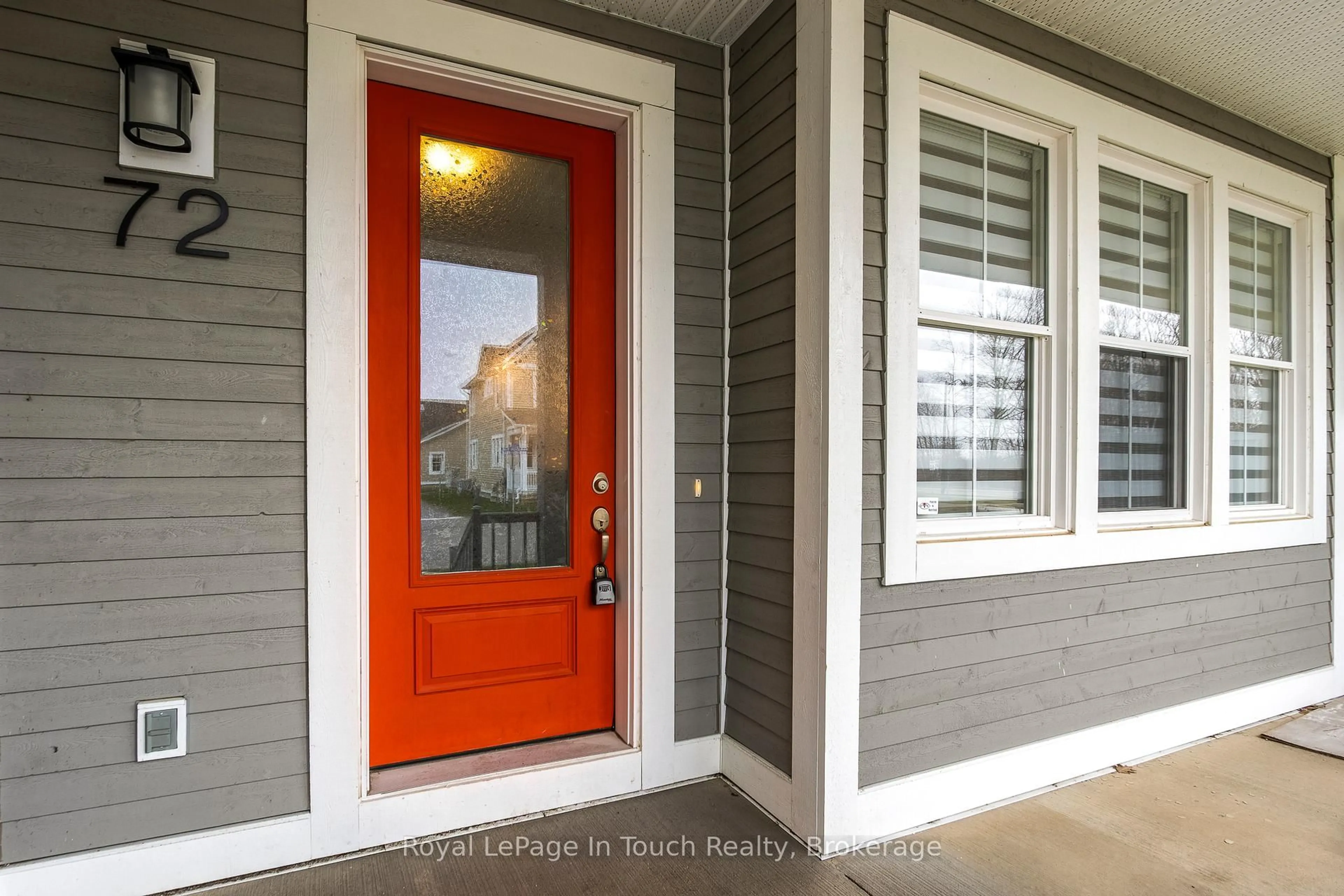 Indoor entryway for 72 DISCOVERY TRAIL, Midland Ontario L4R 0H4