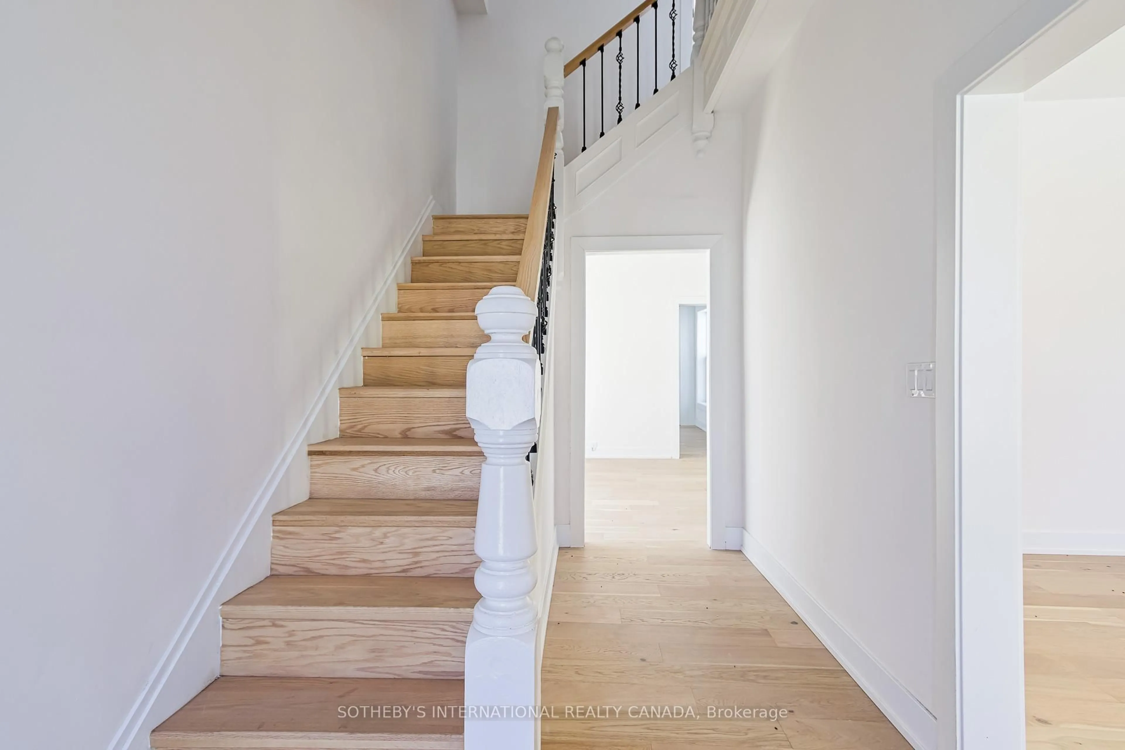 Stairs for 64 Birch St, Collingwood Ontario L9Y 2V1