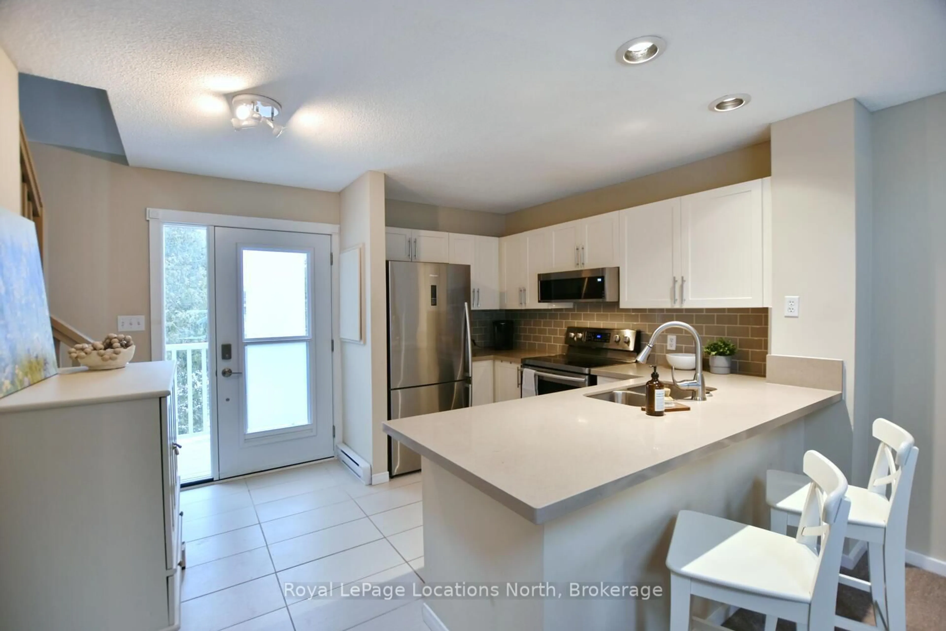 Open concept kitchen, ceramic/tile floor for 49 TROTT Blvd #176, Collingwood Ontario L9Y 5B8