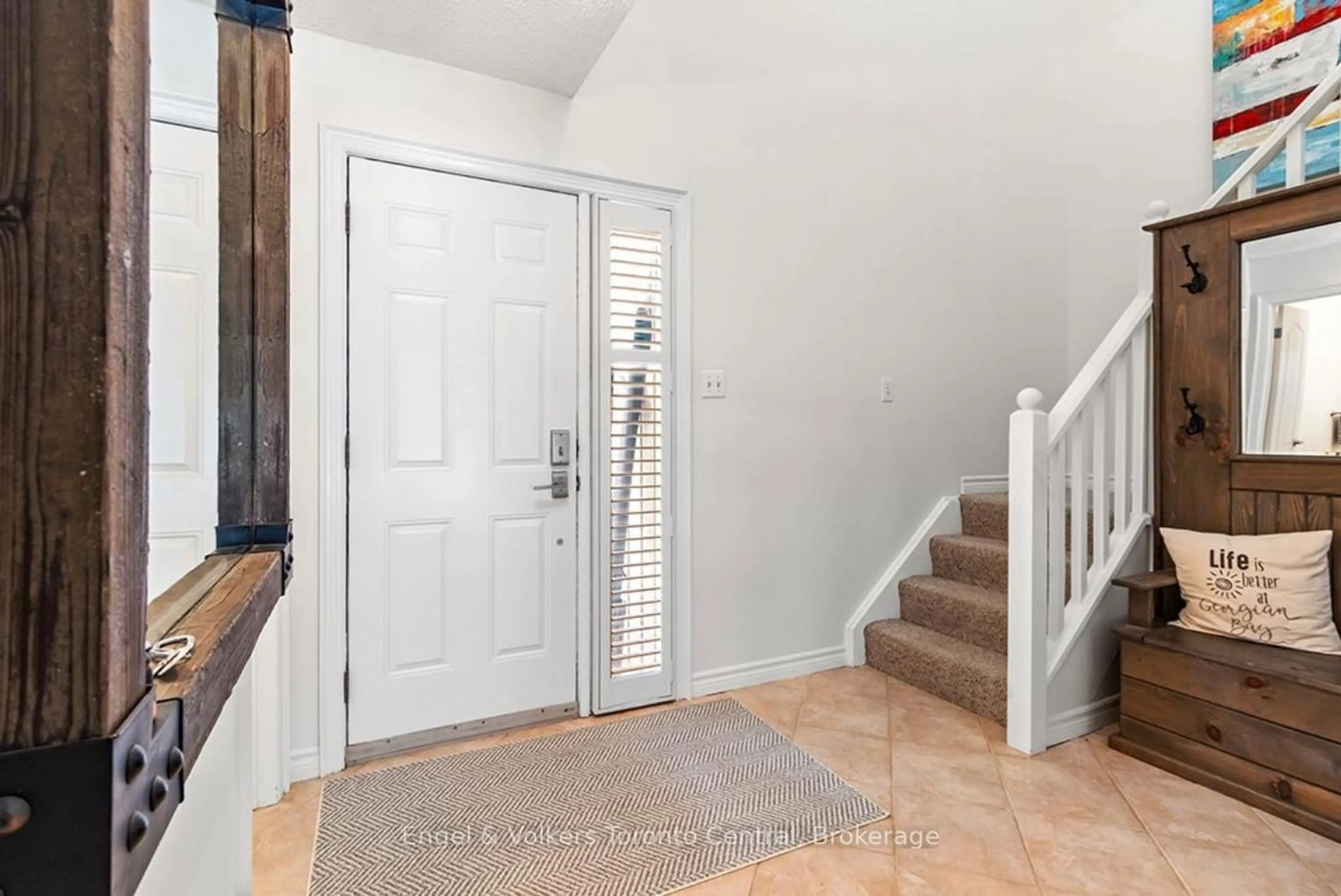 Indoor entryway for 28 Ramblings Way #42, Collingwood Ontario L9Y 5C6
