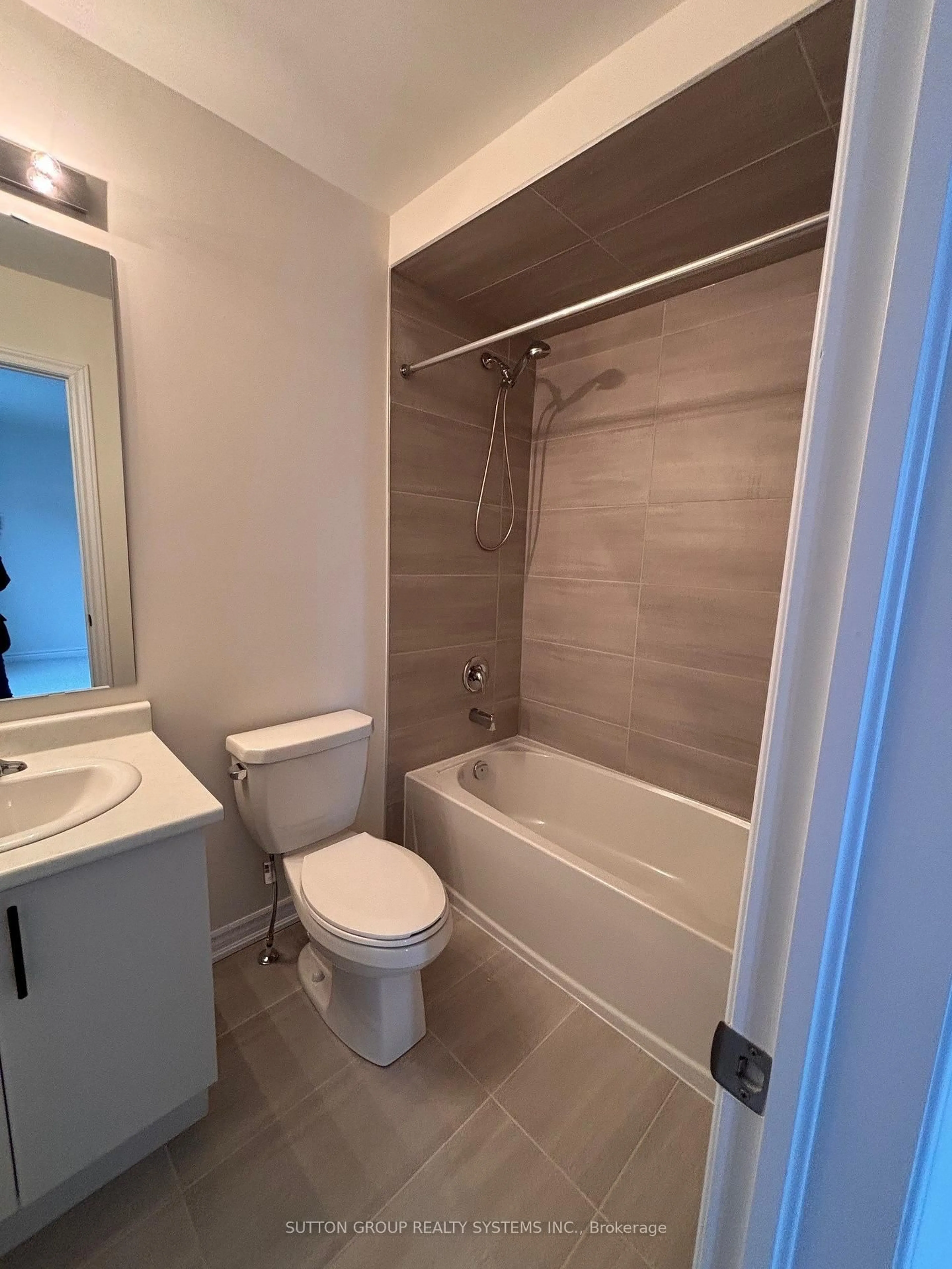 Standard bathroom, unknown for 30 Rosanne Circ, Wasaga Beach Ontario L9Z 0N3