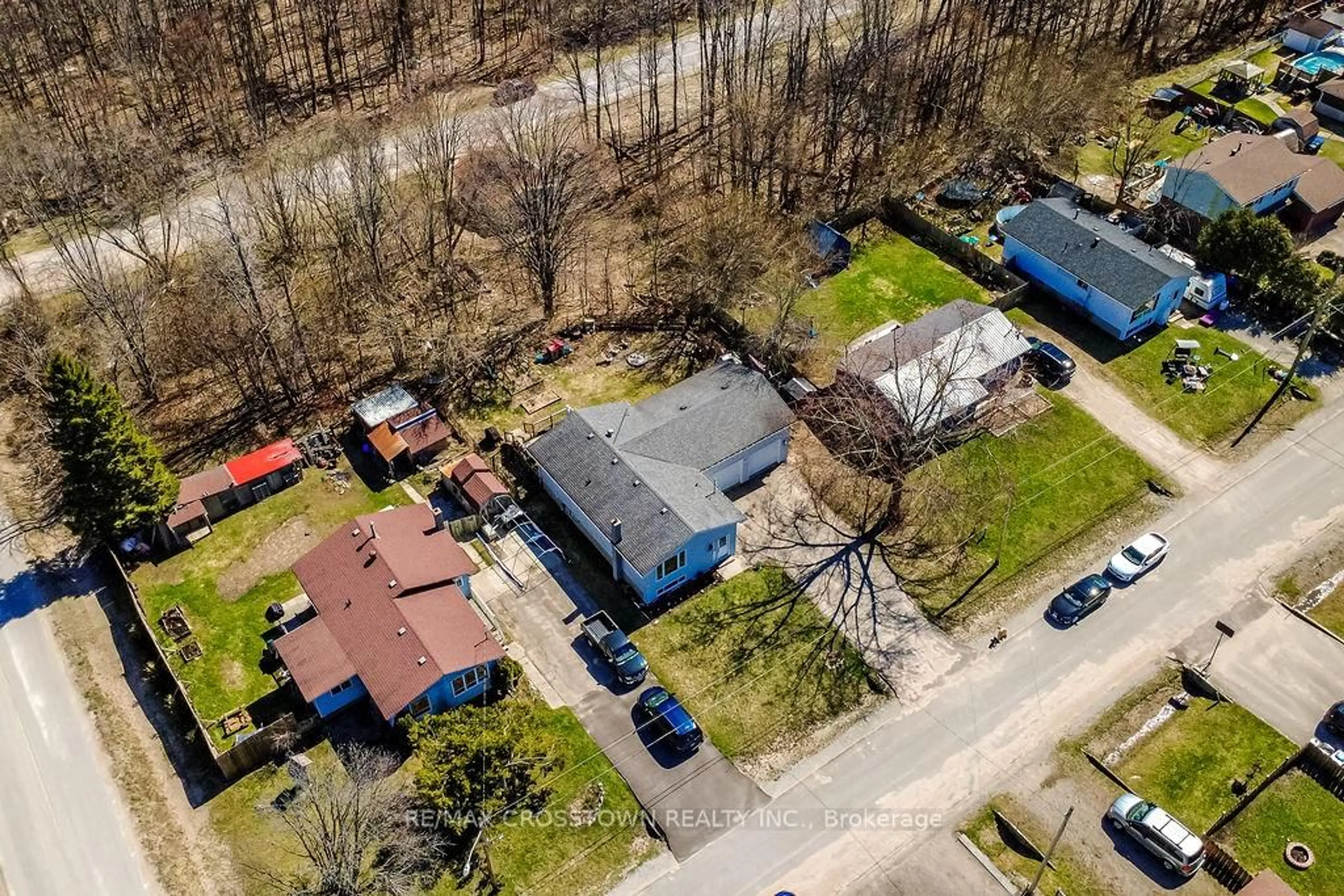 A pic from outside/outdoor area/front of a property/back of a property/a pic from drone, street for 461 Barnes Ave, Tay Ontario L0K 1R0