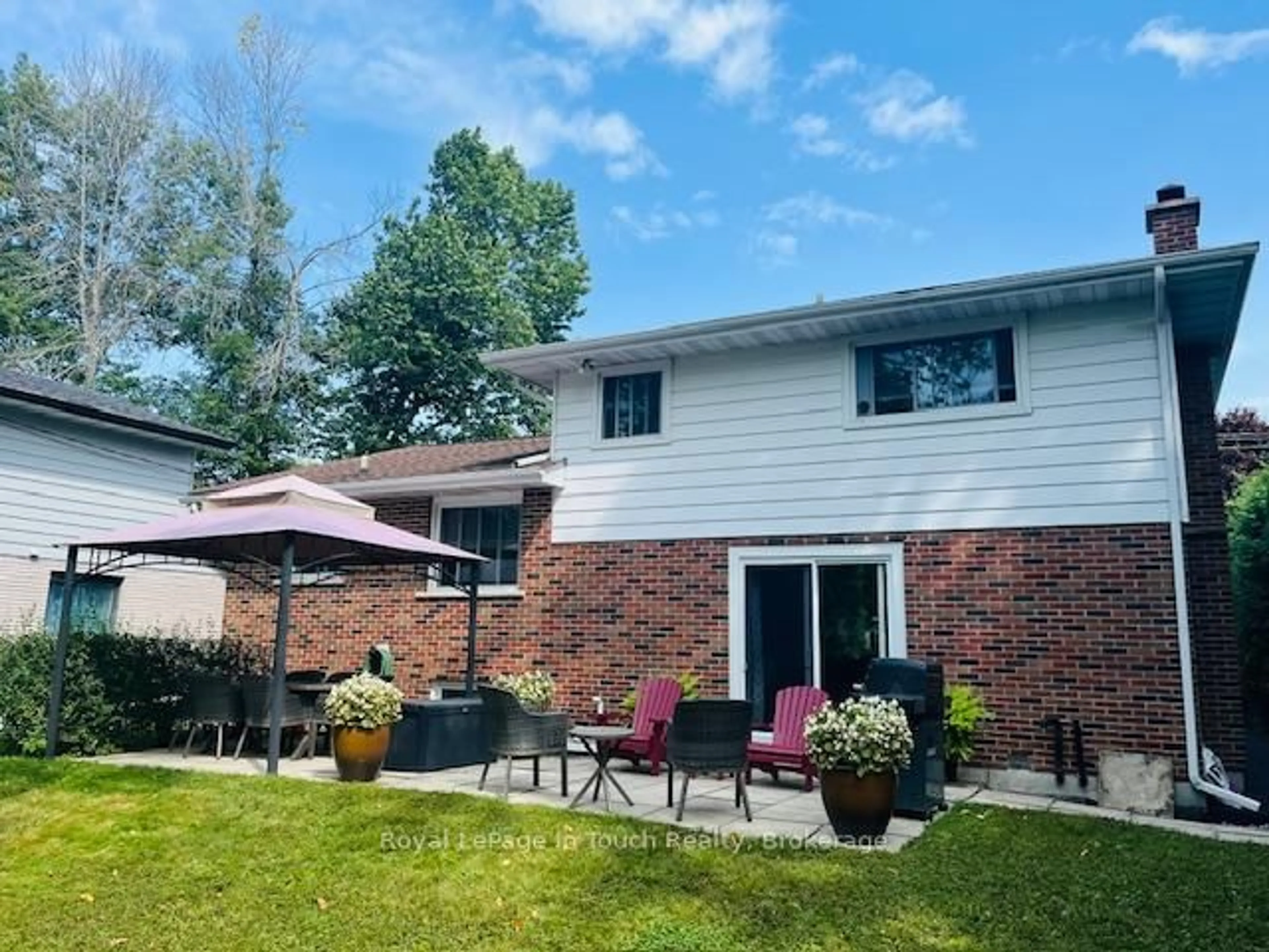 Home with brick exterior material, unknown for 636 Broadview Ave, Orillia Ontario L3V 6N8