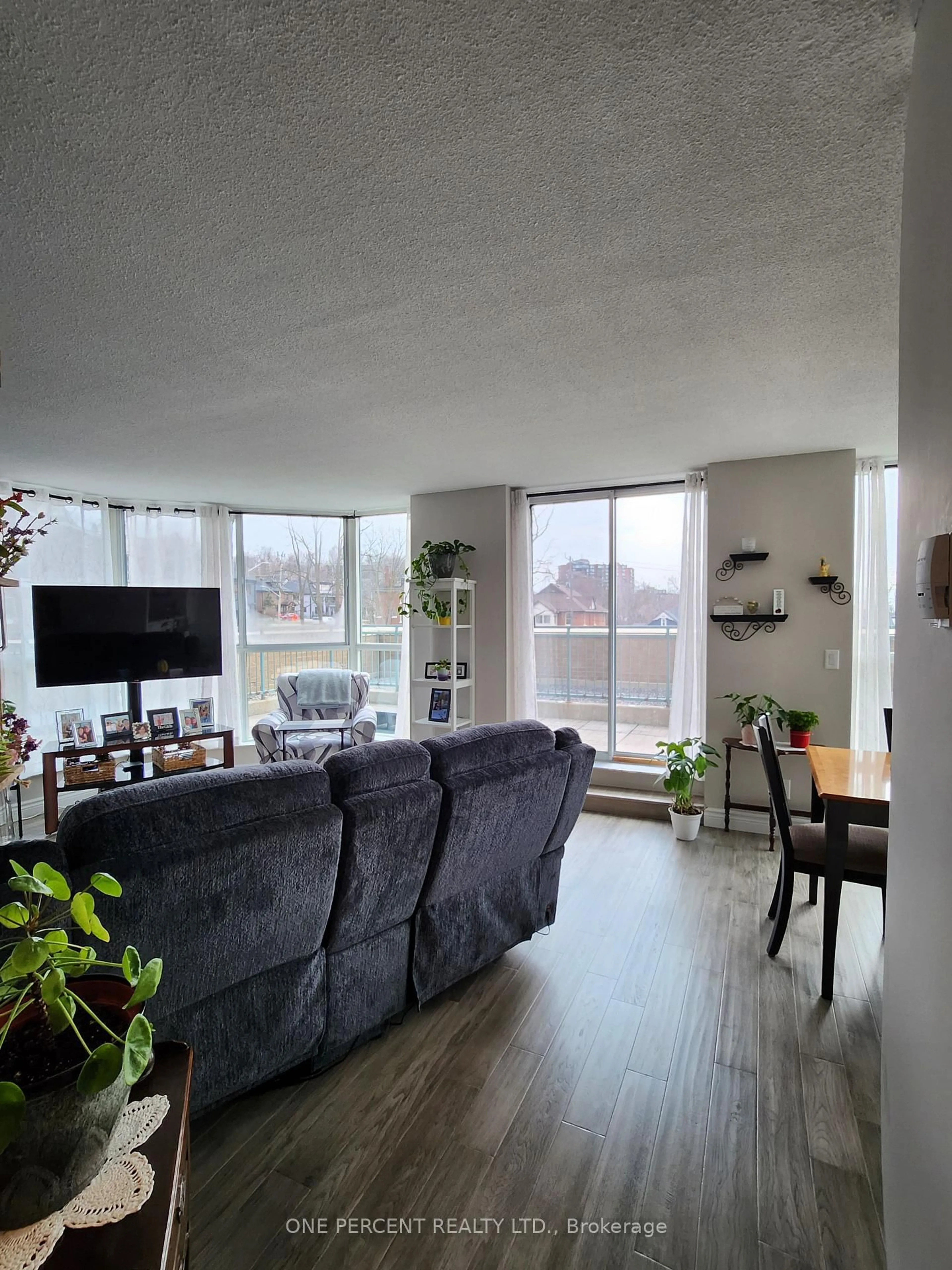 Living room with furniture, floor is not visible for 150 Dunlop St #311, Barrie Ontario L4M 6H1