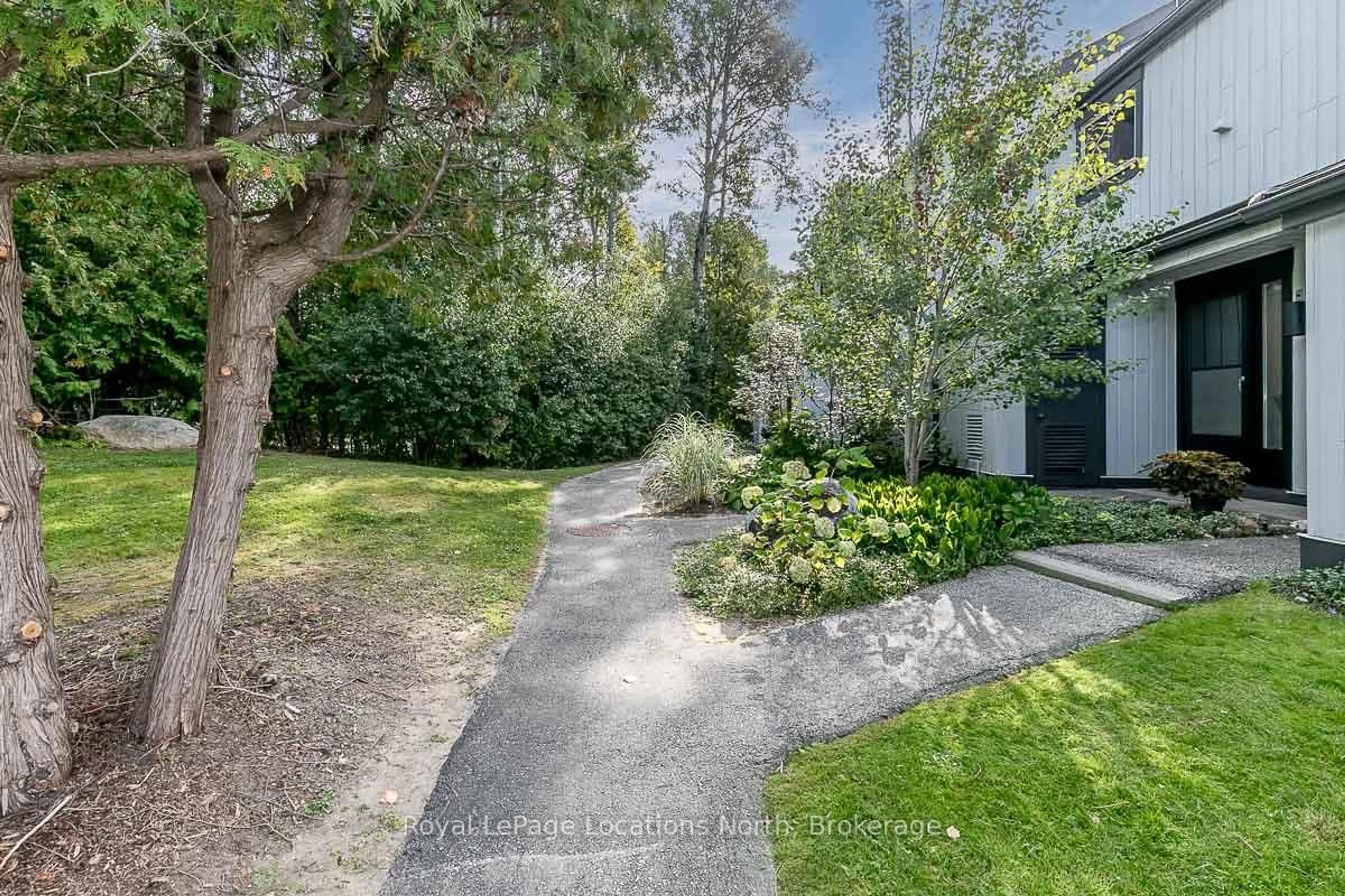 A pic from outside/outdoor area/front of a property/back of a property/a pic from drone, street for 14 Dawson Dr #415, Collingwood Ontario L9Y 5B4