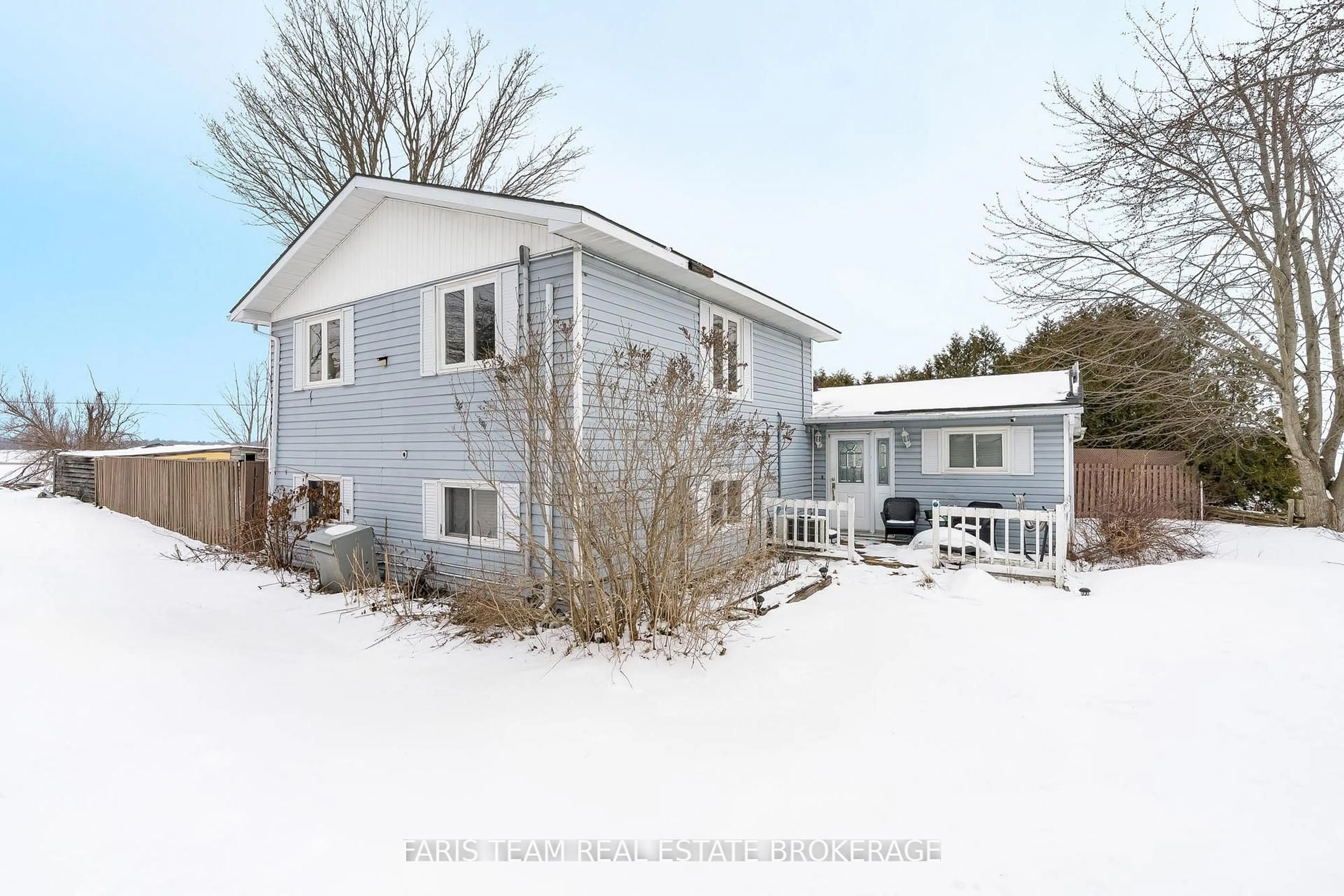 A pic from outside/outdoor area/front of a property/back of a property/a pic from drone, unknown for 1008 Rainbow Valley Rd, Springwater Ontario L0L 2K0