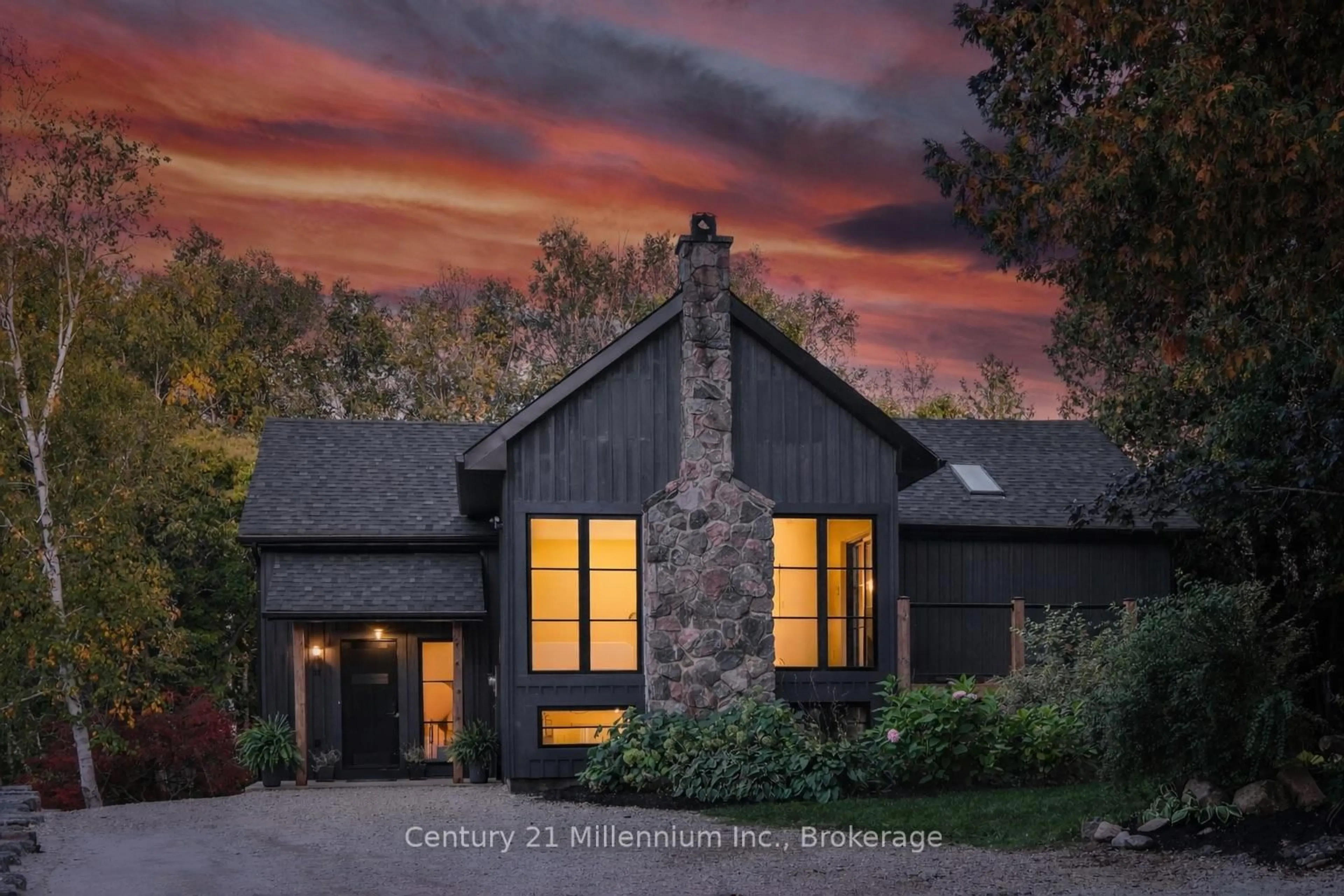 Home with brick exterior material, mountain view for 33 Slalom Gate Rd, Collingwood Ontario L9Y 5A9