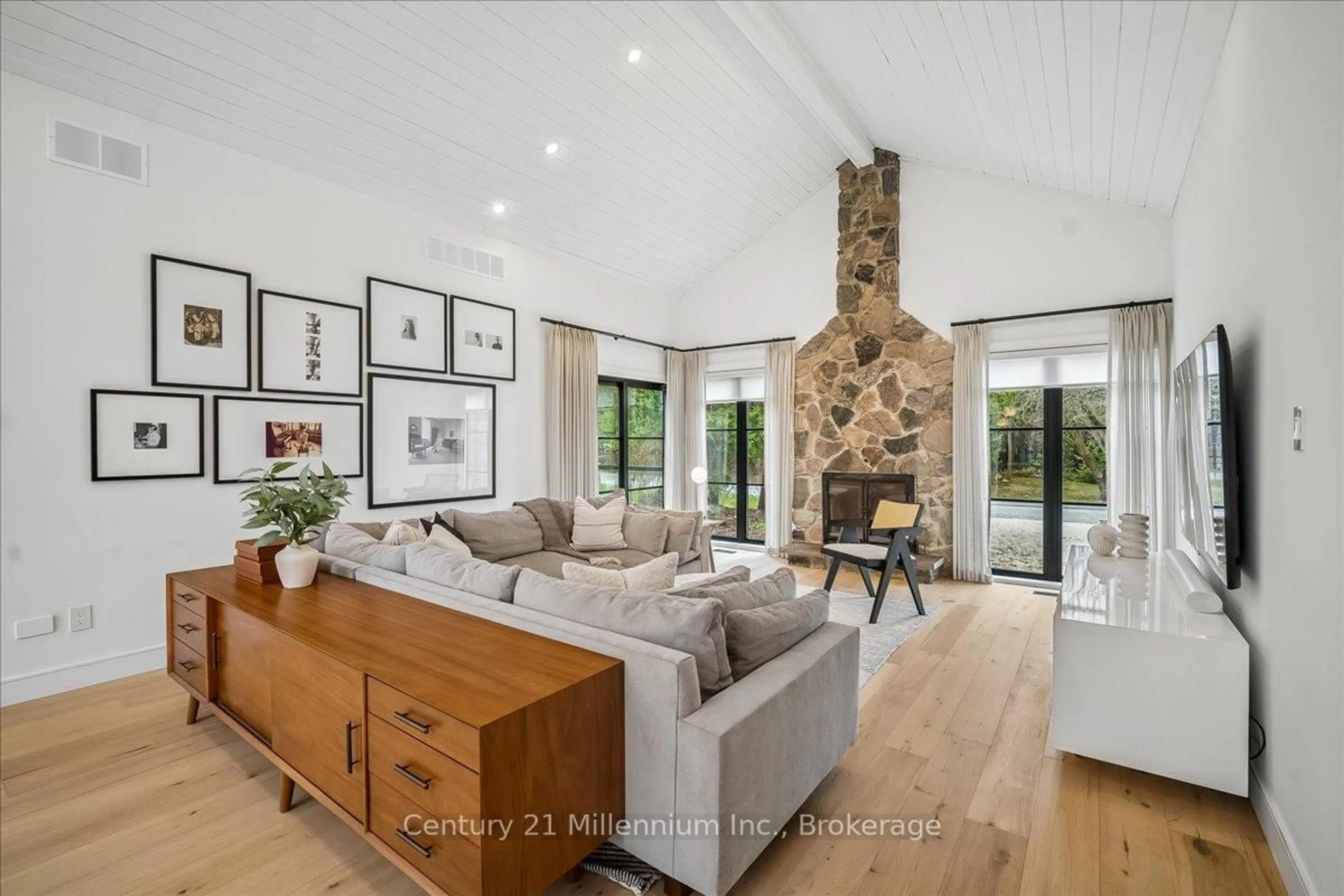 Living room with furniture, unknown for 33 Slalom Gate Rd, Collingwood Ontario L9Y 5A9