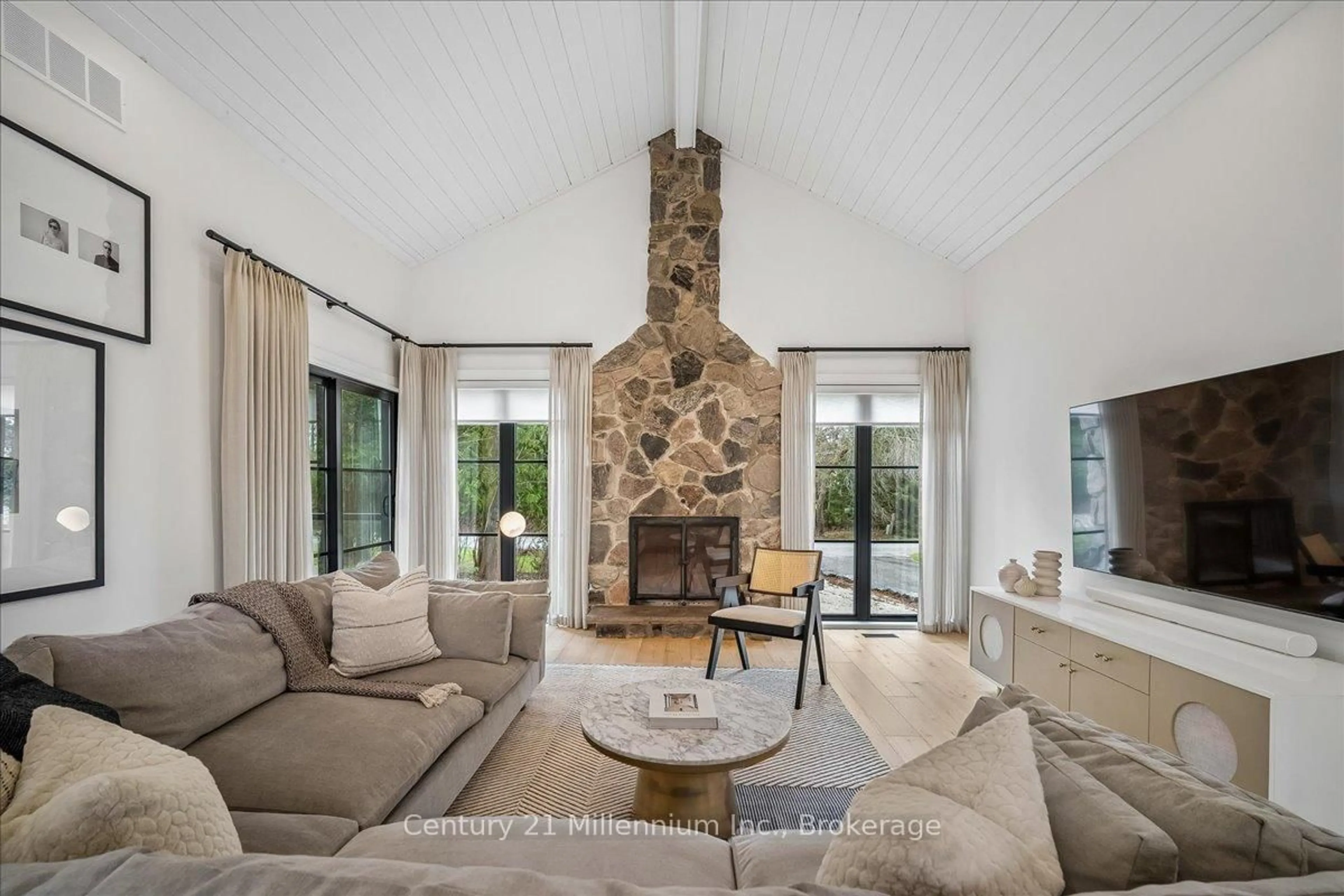 Living room with furniture, unknown for 33 Slalom Gate Rd, Collingwood Ontario L9Y 5A9