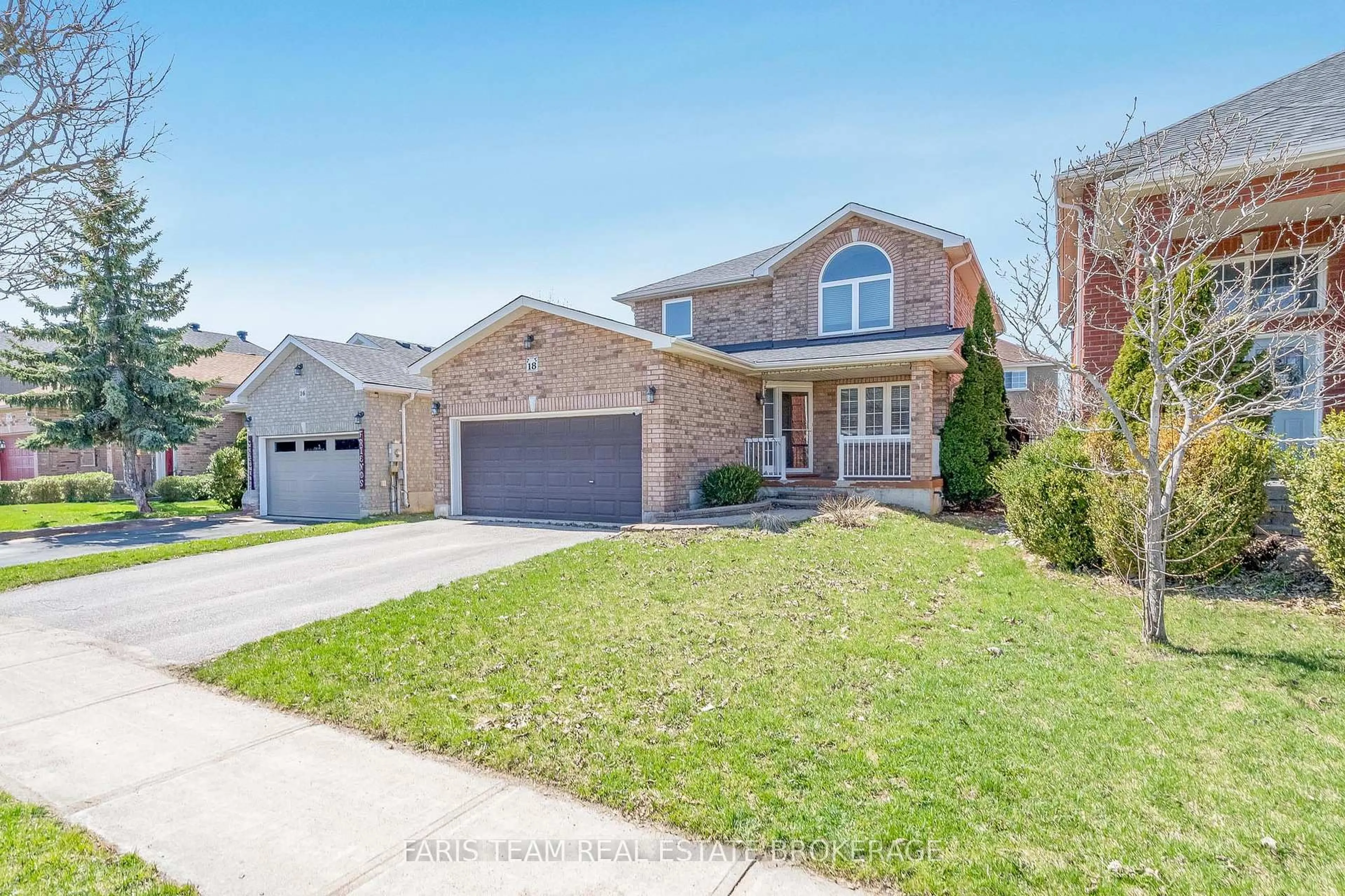 Home with brick exterior material, street for 18 Balmoral Pl, Barrie Ontario L4N 0Y9