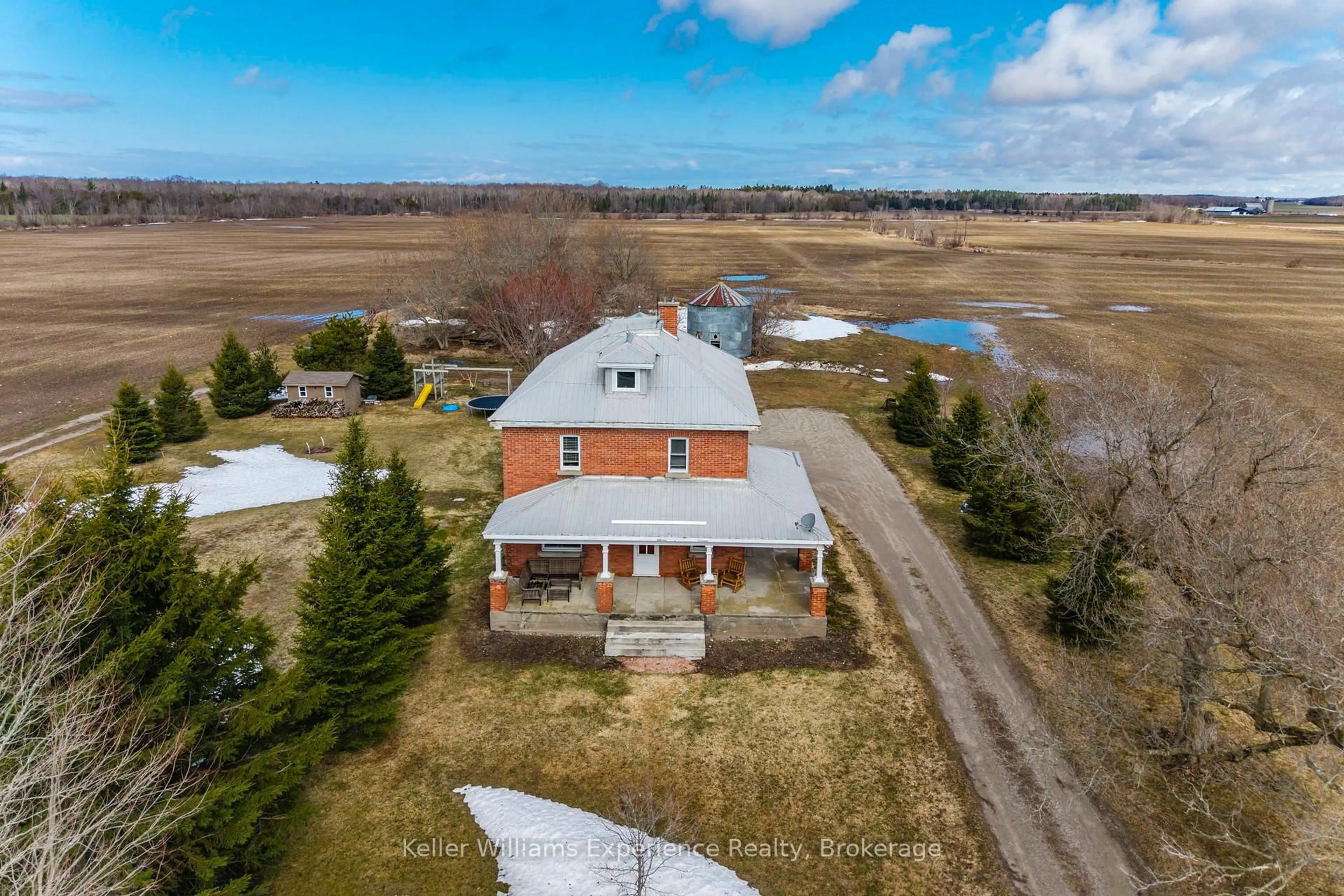 A pic from outside/outdoor area/front of a property/back of a property/a pic from drone, building for 2936 Flos 6 Rd, Springwater Ontario L0L 1P0