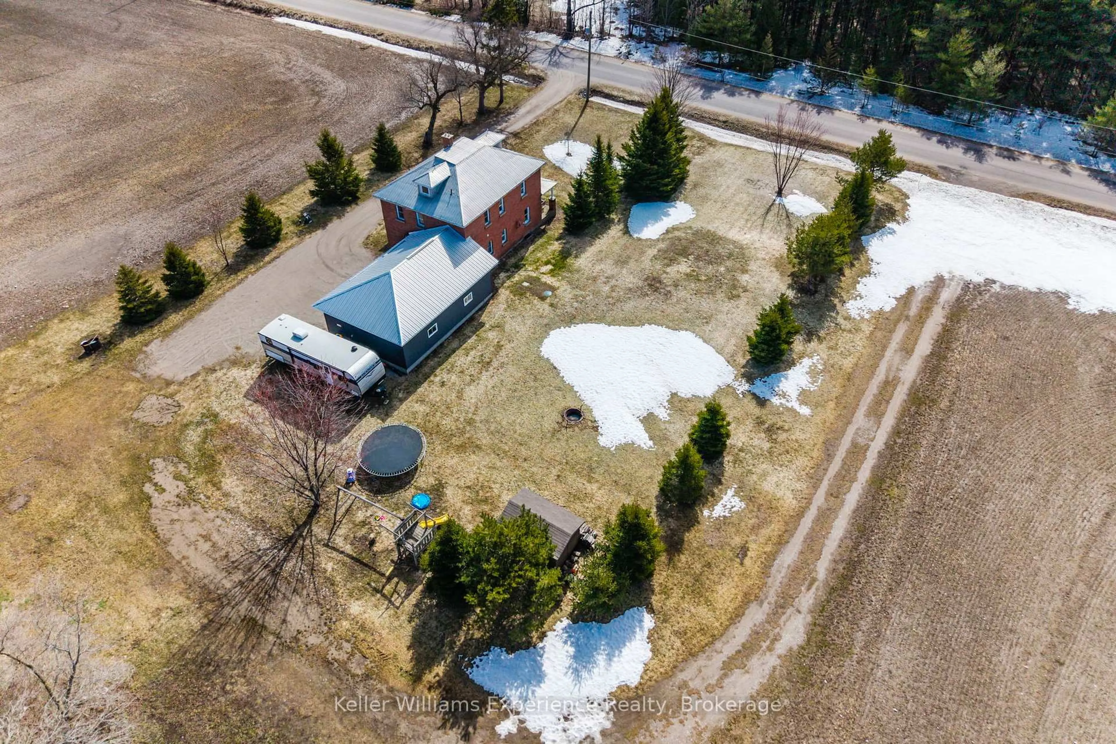 A pic from outside/outdoor area/front of a property/back of a property/a pic from drone, building for 2936 Flos 6 Rd, Springwater Ontario L0L 1P0