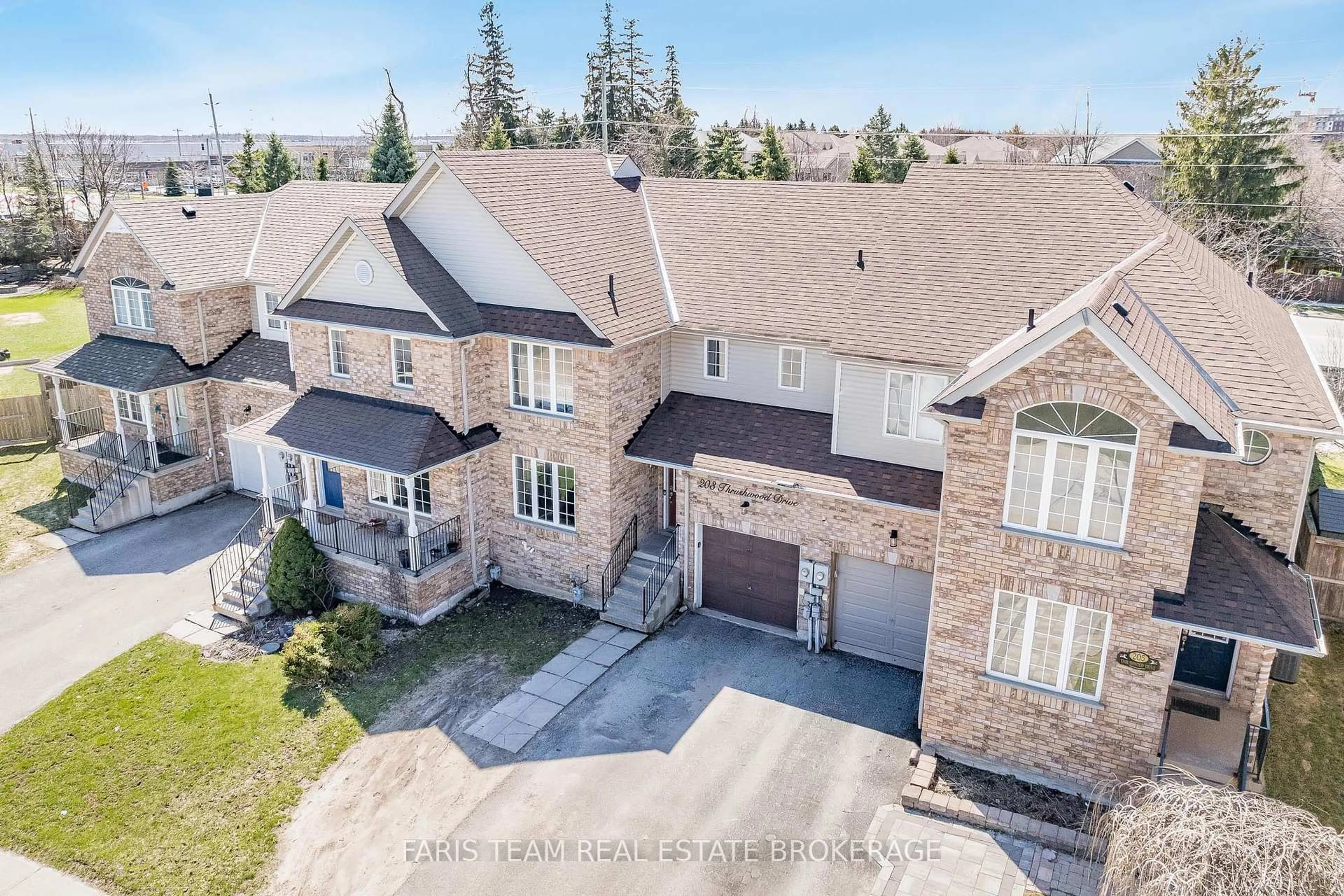 A pic from outside/outdoor area/front of a property/back of a property/a pic from drone, unknown for 203 Thrushwood Dr, Barrie Ontario L4N 0Z1