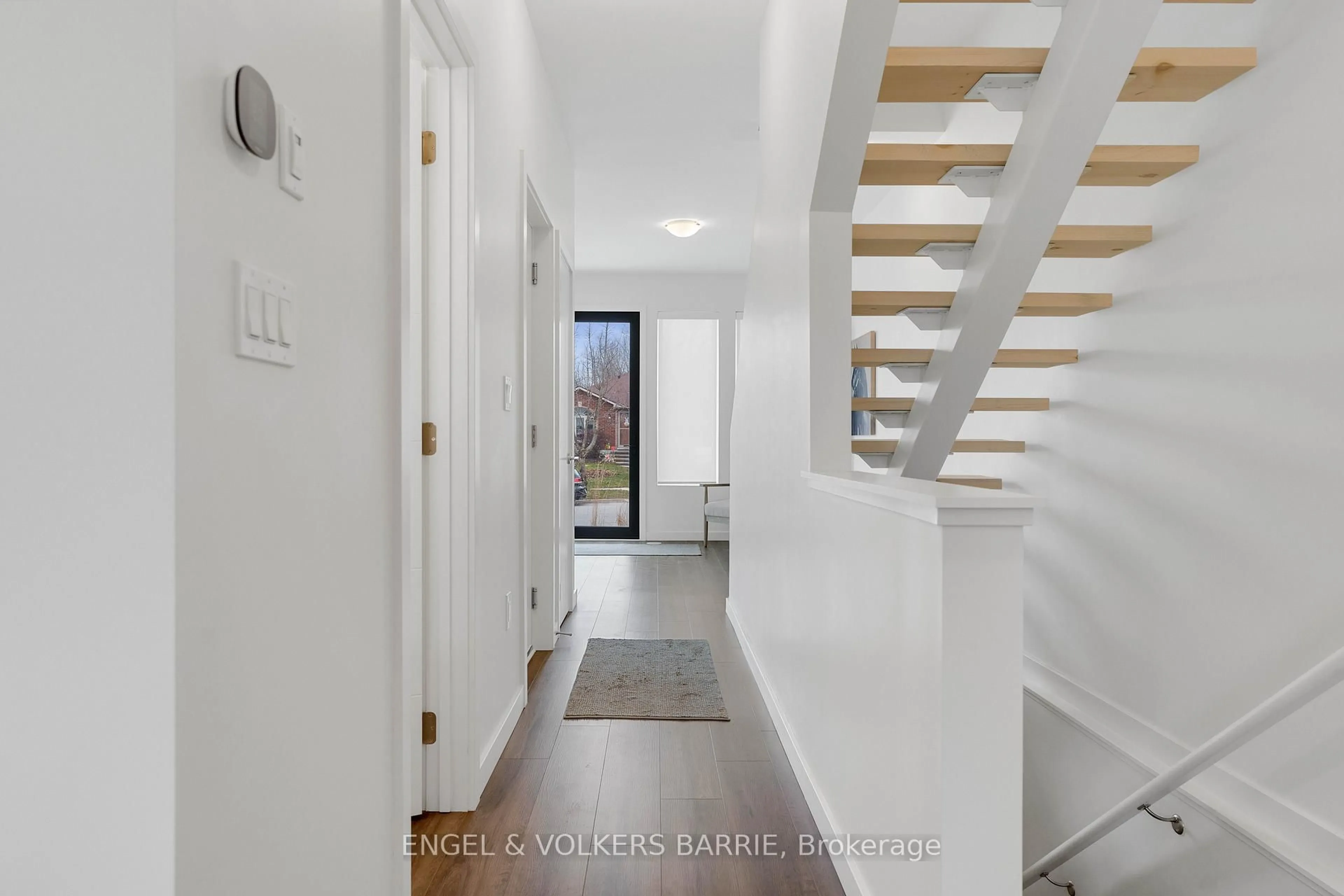 Unknown for 142 Athabaska Rd, Barrie Ontario L4N 8E5