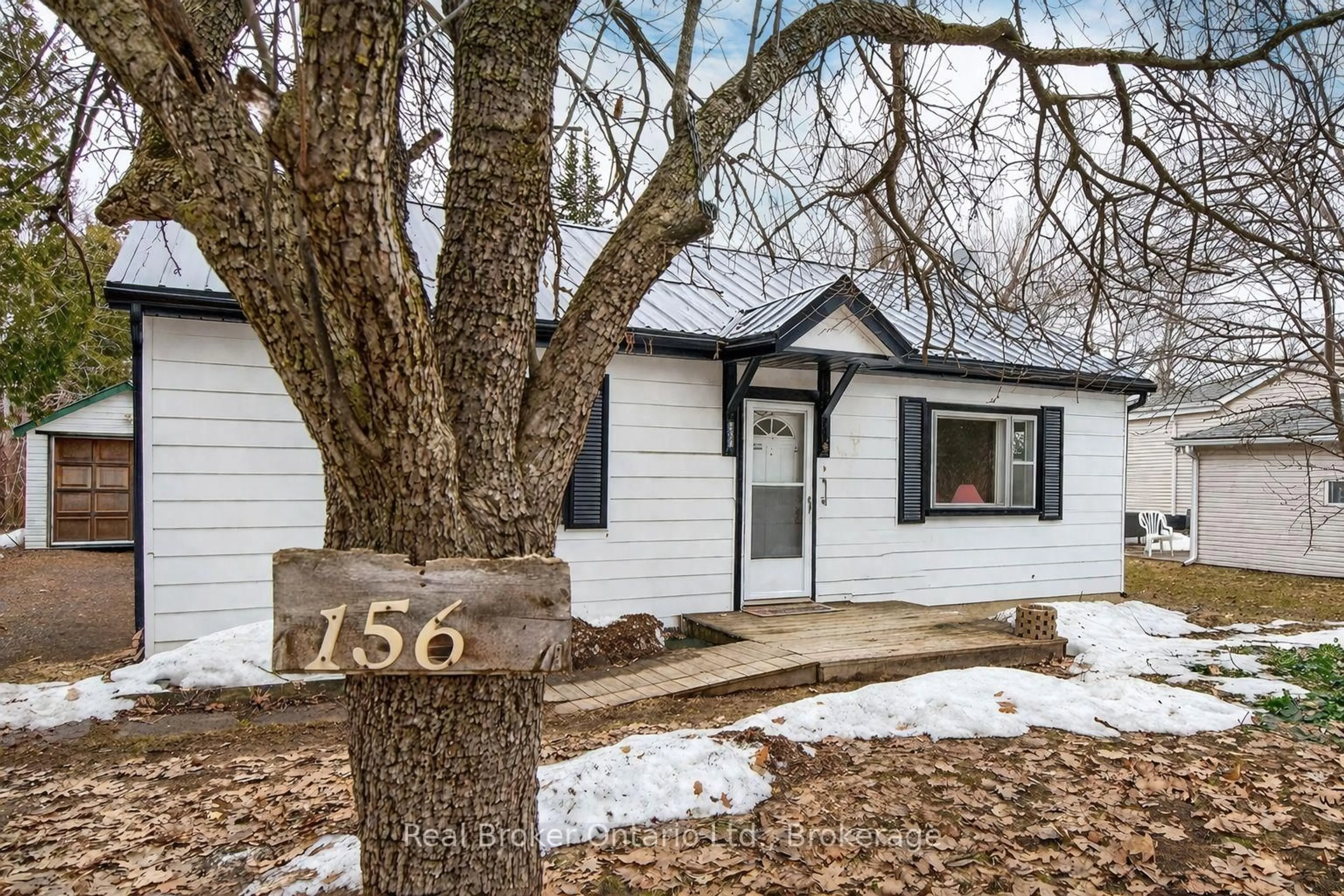 Home with vinyl exterior material, street for 156 Silver Birch Cres, Tay Ontario L0K 1R0