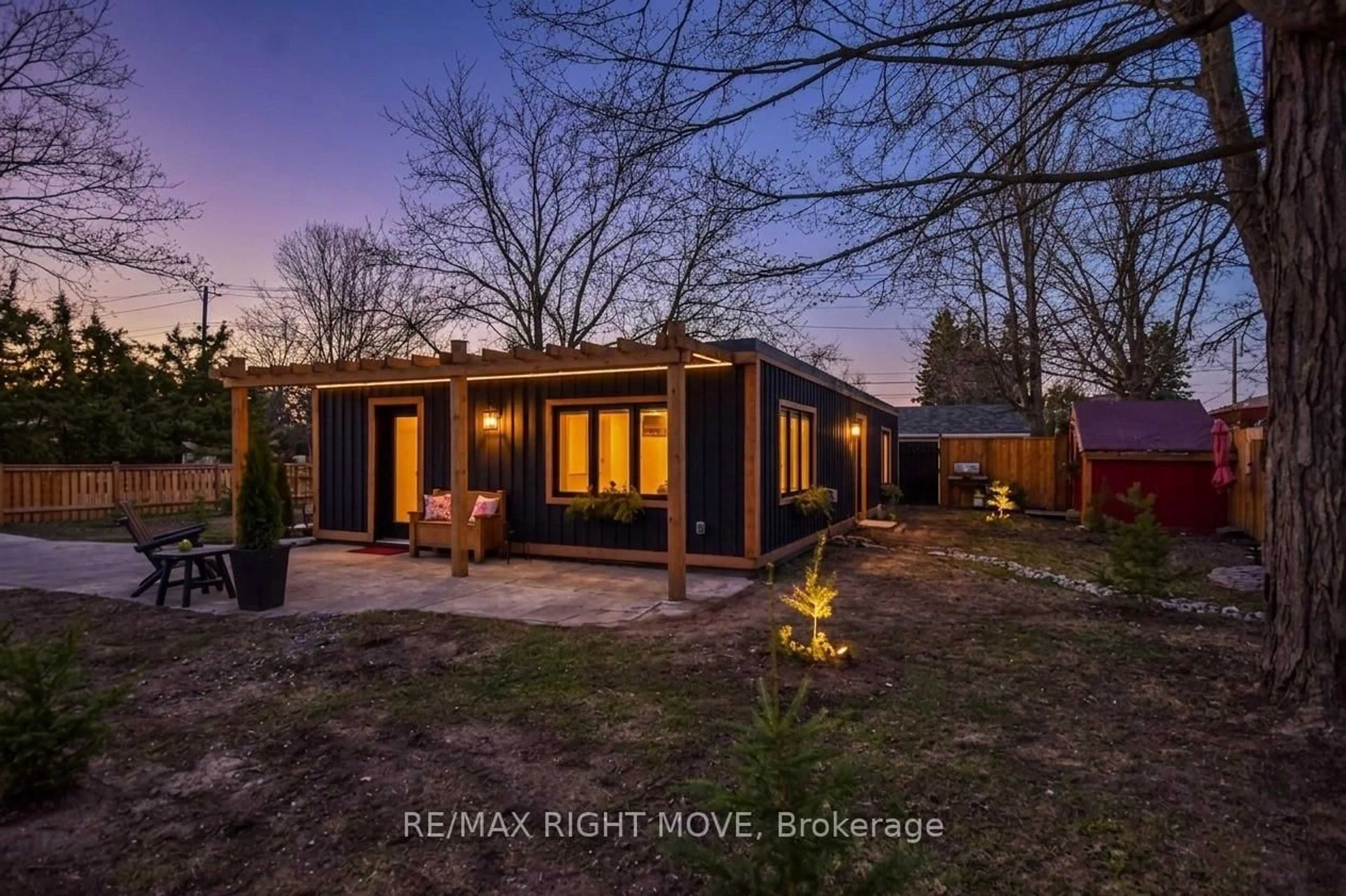 A pic from outside/outdoor area/front of a property/back of a property/a pic from drone, street for 51 Walker Ave, Orillia Ontario L3V 6G9