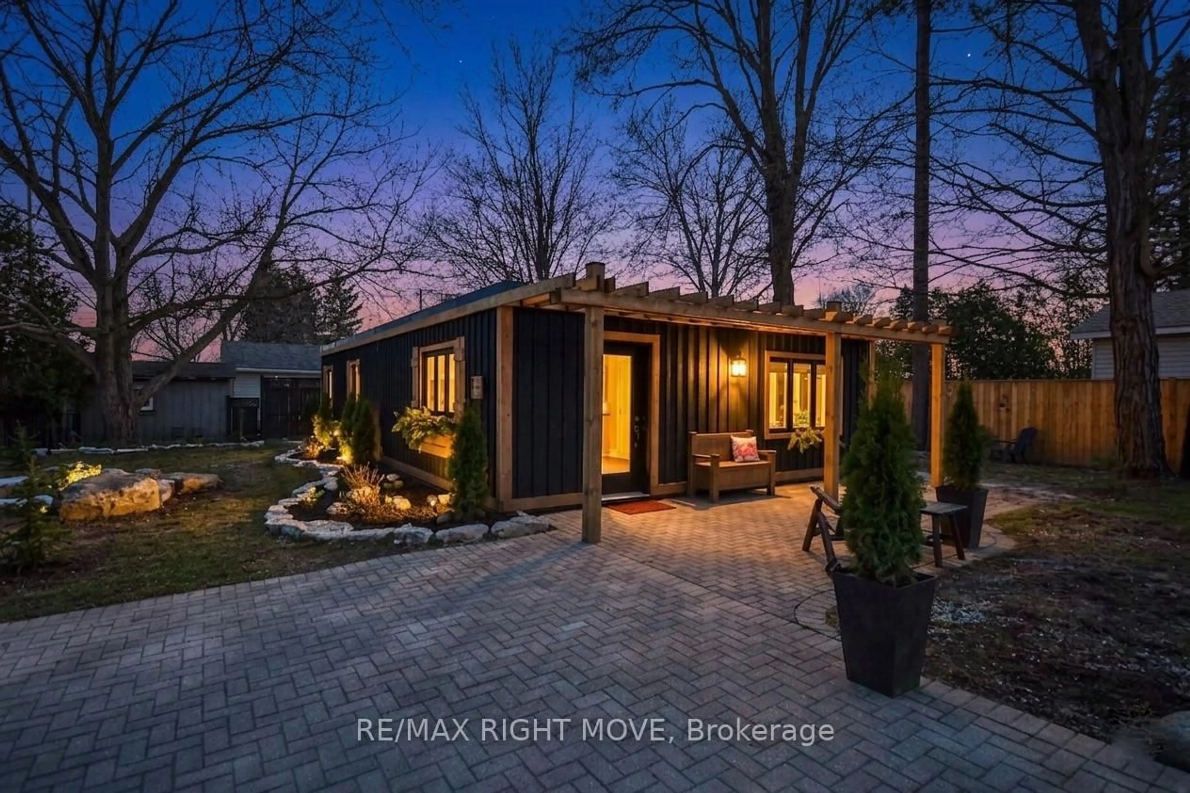 A pic from outside/outdoor area/front of a property/back of a property/a pic from drone, street for 51 Walker Ave, Orillia Ontario L3V 6G9