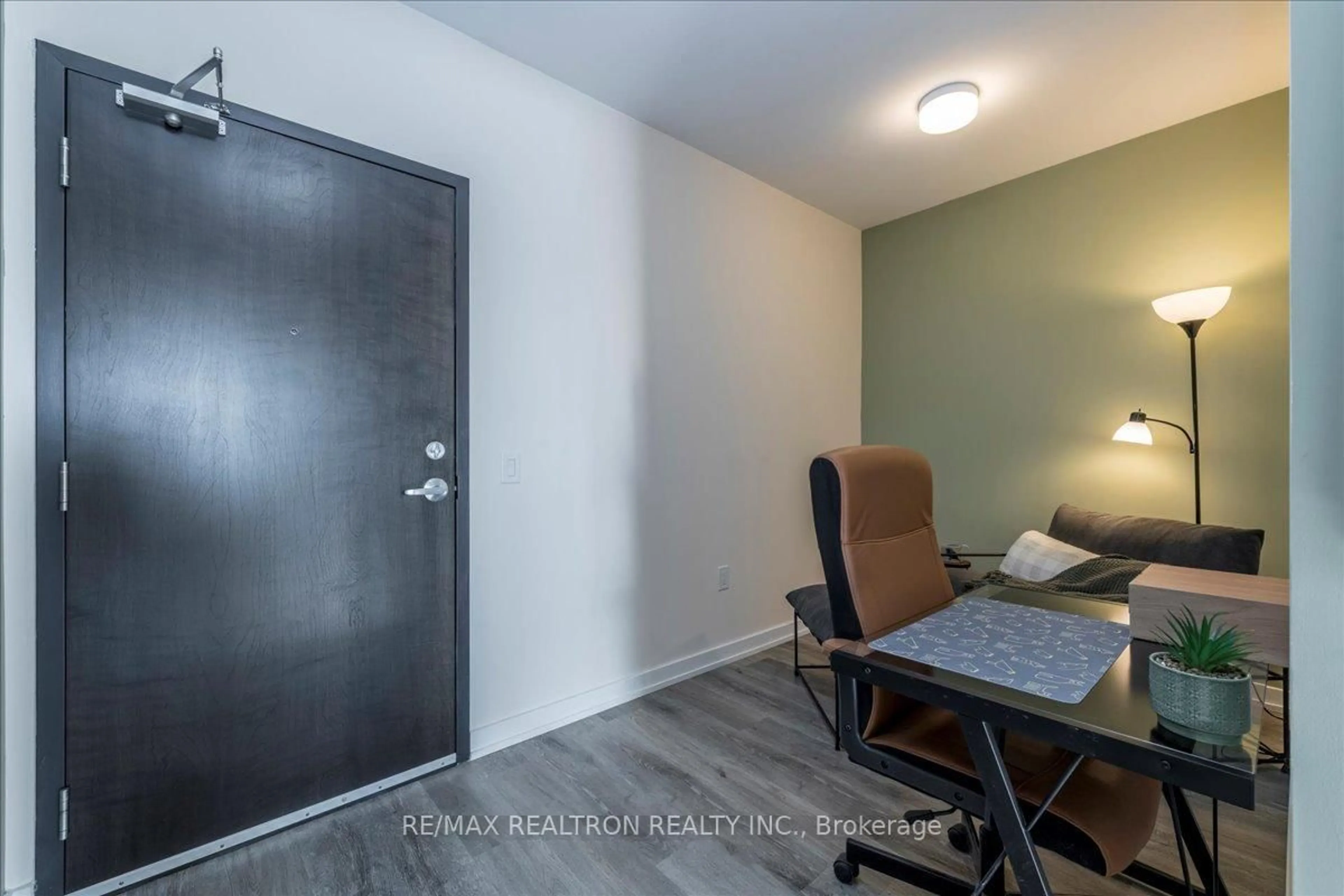 A pic of a room for 430 Essa Rd #224, Barrie Ontario L9J 0M1