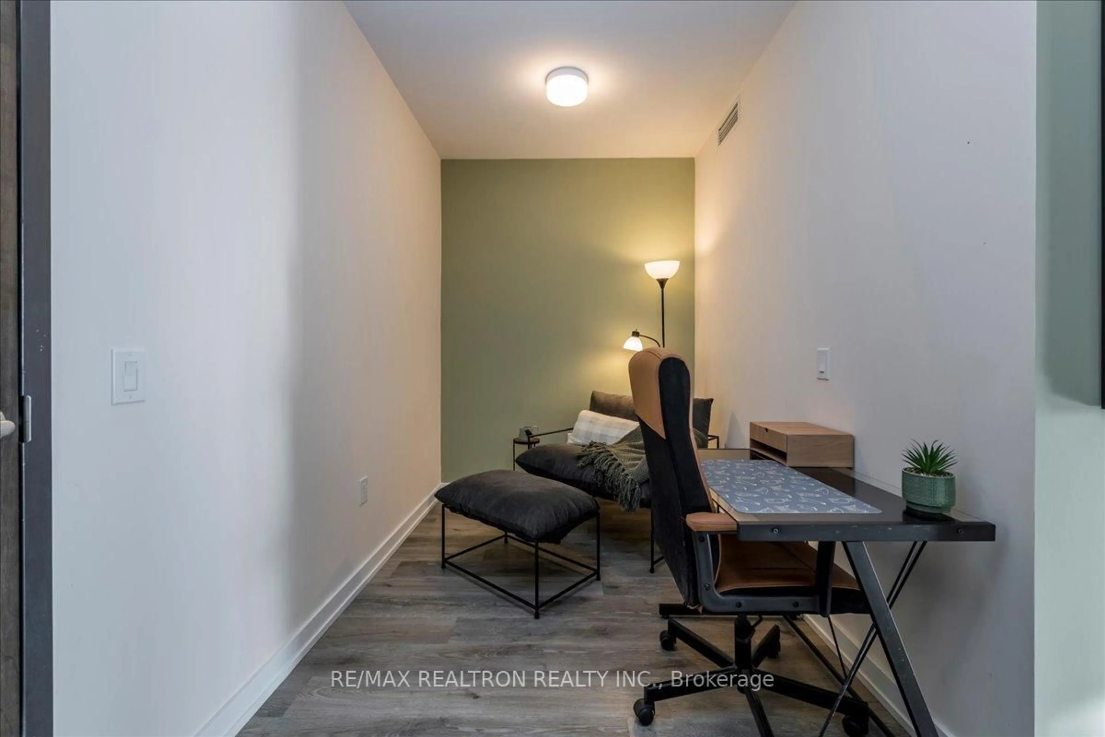 A pic of a room for 430 Essa Rd #224, Barrie Ontario L9J 0M1