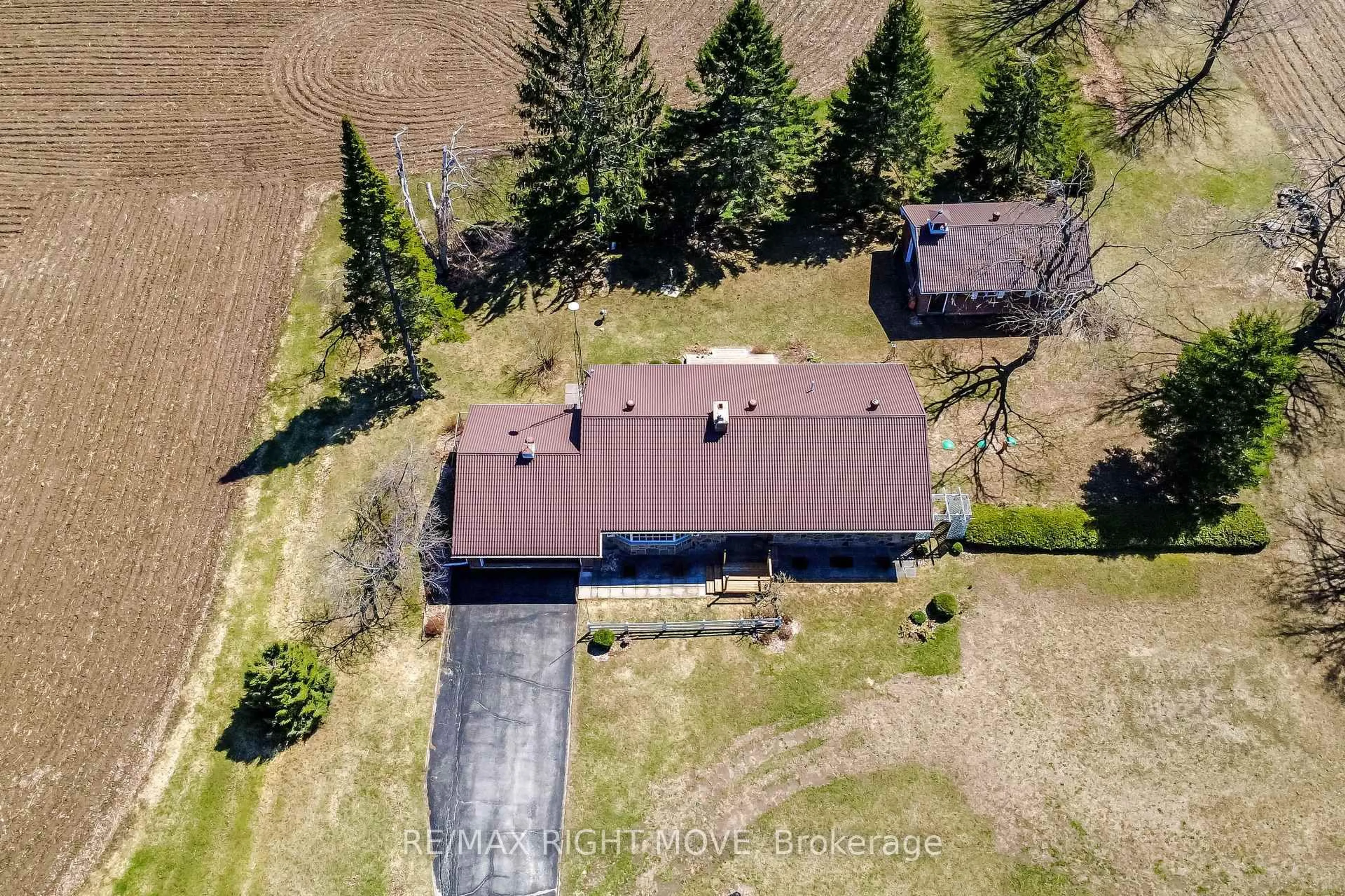 A pic from outside/outdoor area/front of a property/back of a property/a pic from drone, unknown for 978 15/16 Sdrd, Oro-Medonte Ontario L0L 1T0